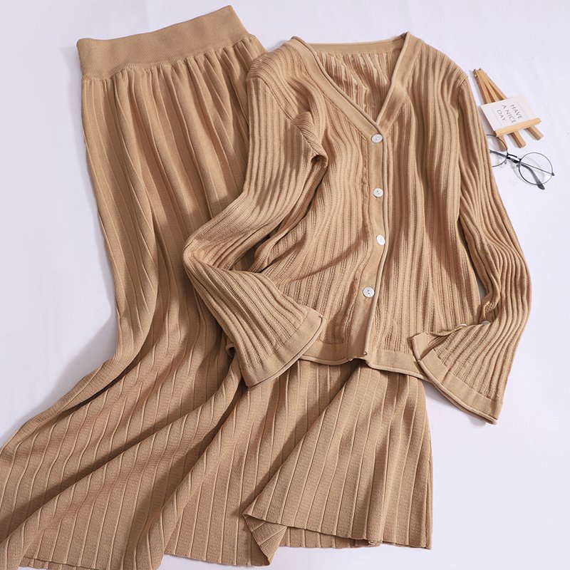 Wholesale 2024 Autumn New Fashionable Slim Fit and Slimming V-neck Knitted Sweater High Waist Half Skirt Women's Set