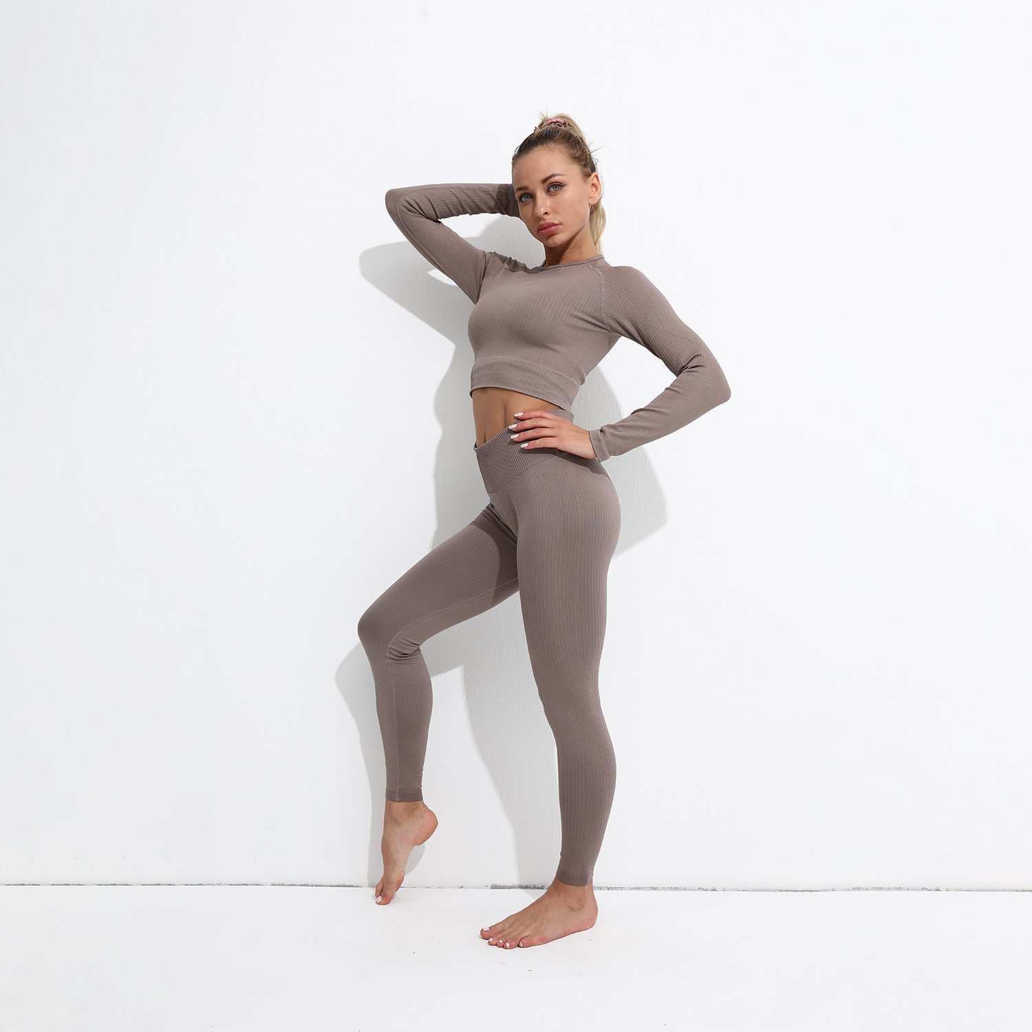 Seamless Fashionable Custom Logo Sets For Womens Plain And Solid Color Ladie's Wear High Performance Fast Drying Stylish
