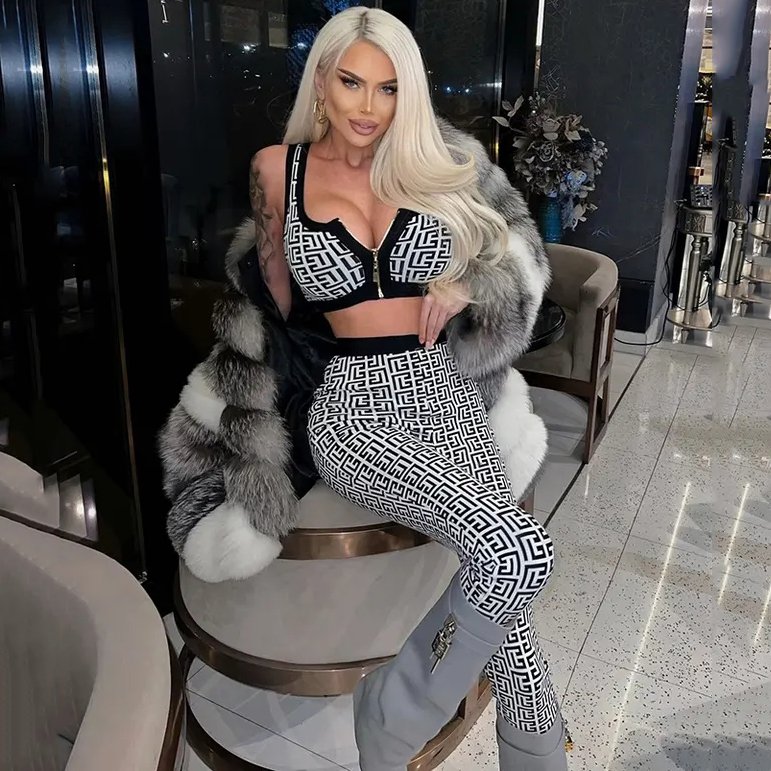 Newly designed casual pattern printed women's sets customized fashion sexy vest and pants two-piece set