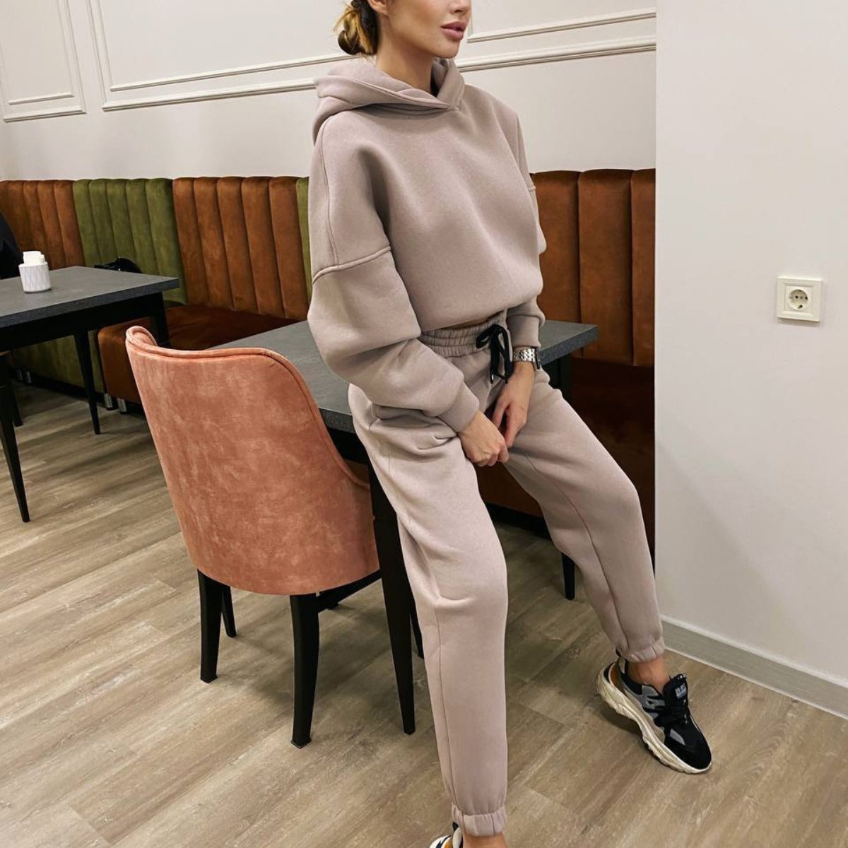Wholesale Custom LOGO Fleece Casual Hoodie Joggers No String Women 2 Piece Pants Sets Tracksuit