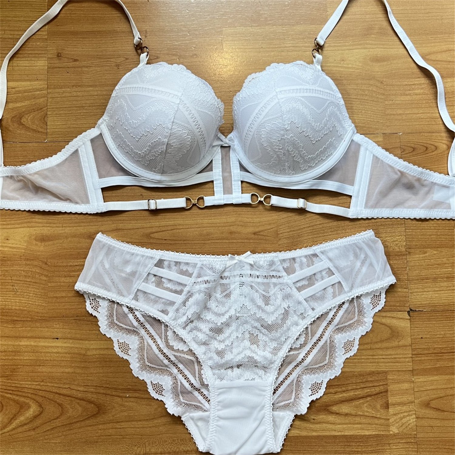 Mature women's red underwear lingerie small chest gathered large hollow sexy lace hot girl bra slimming bra set