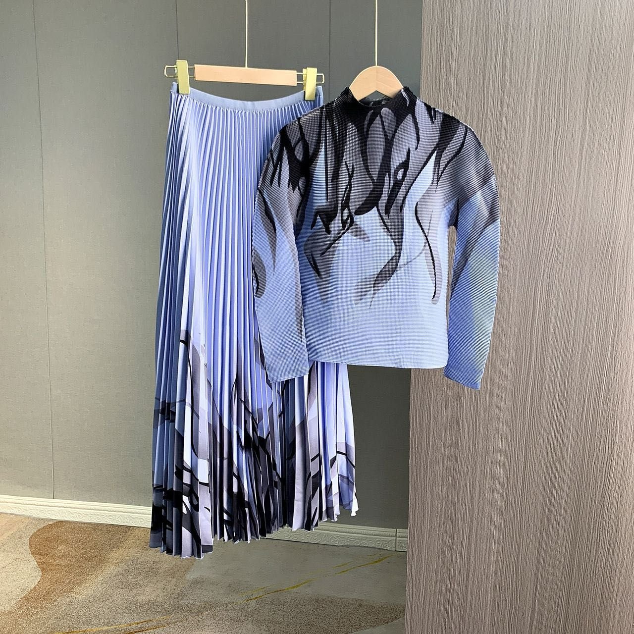 Latest Sheen Floral Print Two Piece Women's Casual Set Free Size Spandex Miyake Pleated Tshirt Top Long Skirt Raglan Sleeves