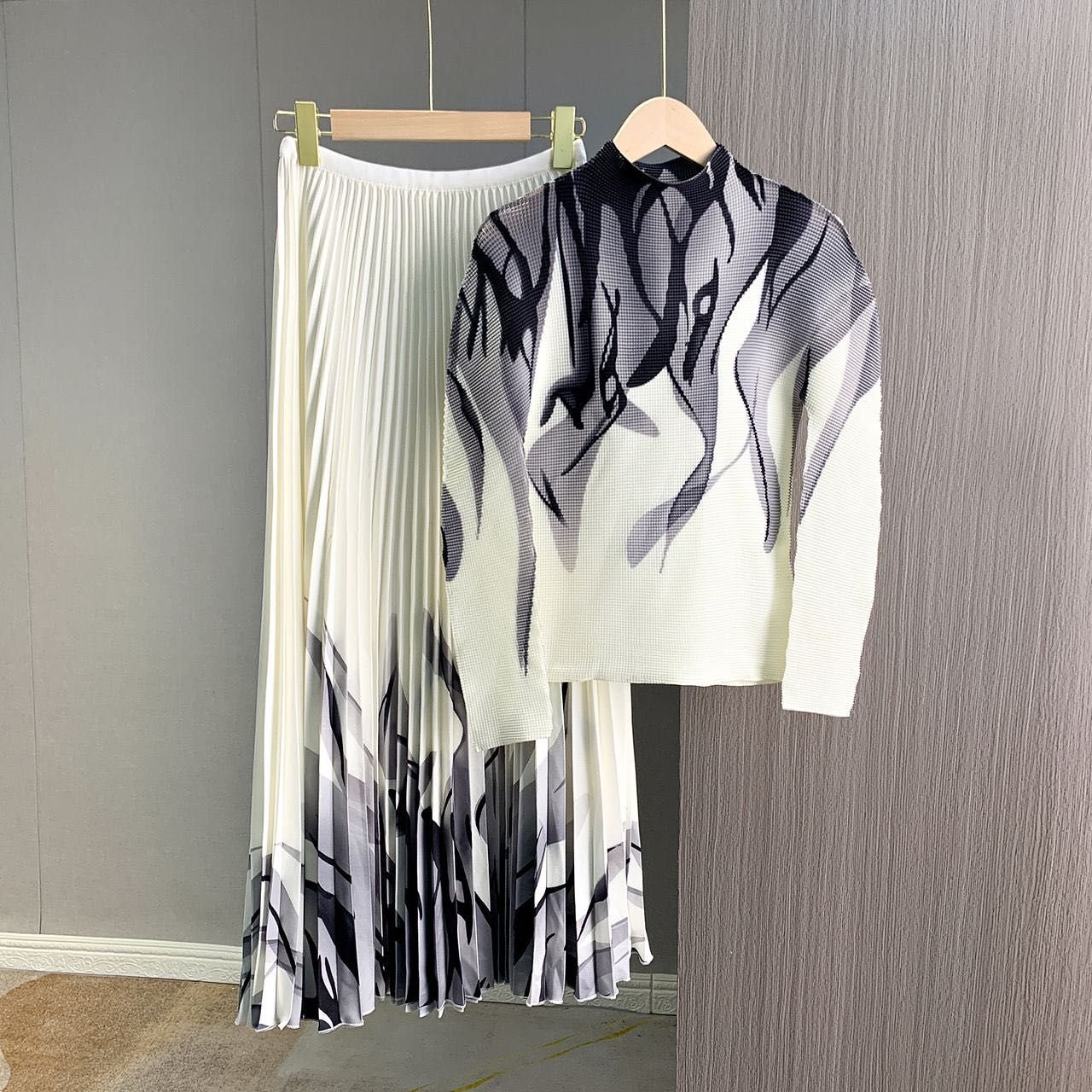 Latest Sheen Floral Print Two Piece Women's Casual Set Free Size Spandex Miyake Pleated Tshirt Top Long Skirt Raglan Sleeves