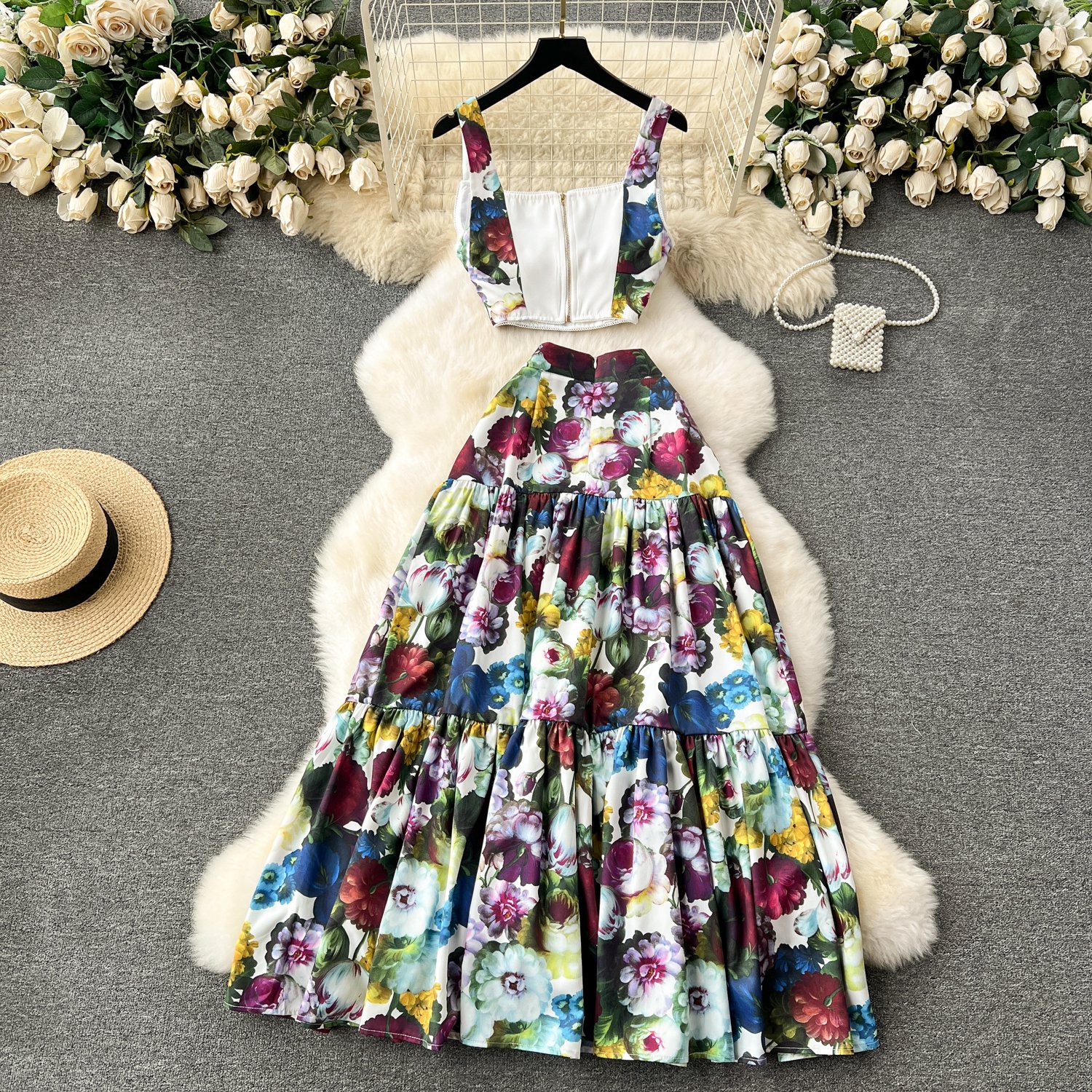 LE4172 French Vintage Floral Two-Piece Set Vacation Chic Age-Reduction Camisole Sexy Full-Length Skirt