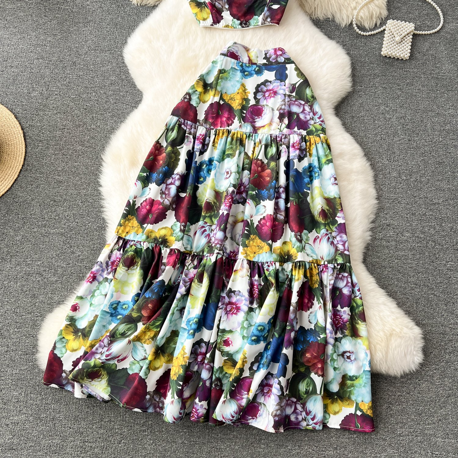 LE4172 French Vintage Floral Two-Piece Set Vacation Chic Age-Reduction Camisole Sexy Full-Length Skirt