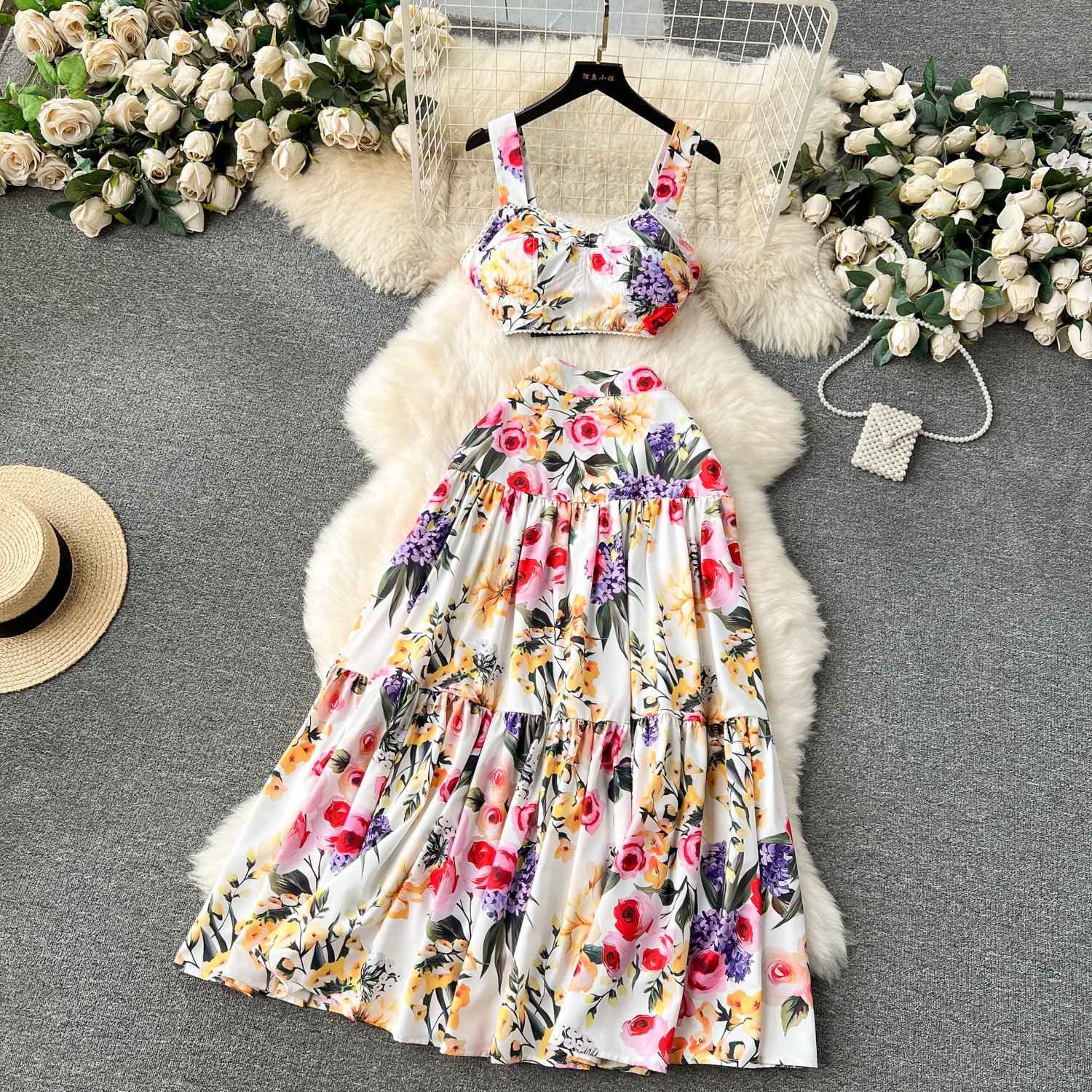 LE4172 French Vintage Floral Two-Piece Set Vacation Chic Age-Reduction Camisole Sexy Full-Length Skirt