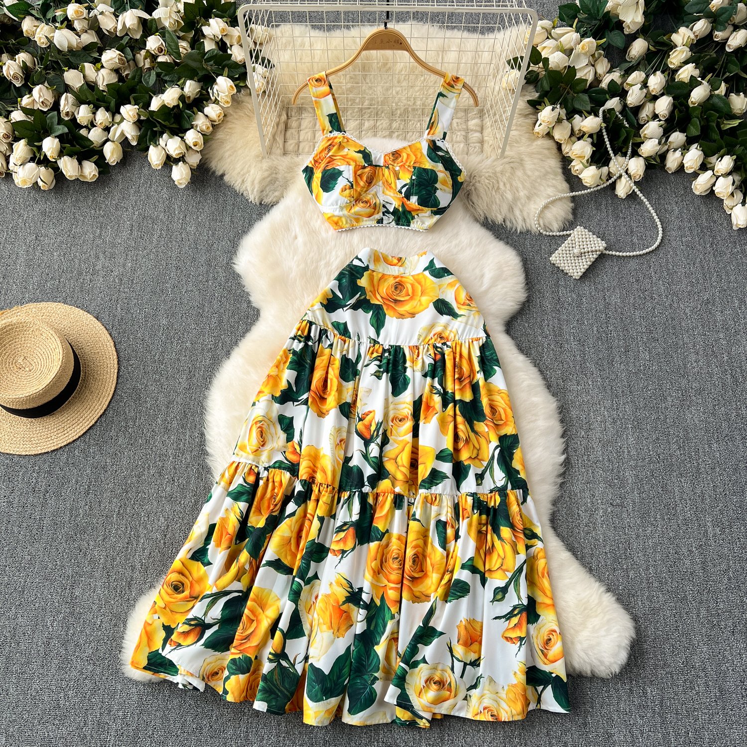 LE4172 French Vintage Floral Two-Piece Set Vacation Chic Age-Reduction Camisole Sexy Full-Length Skirt