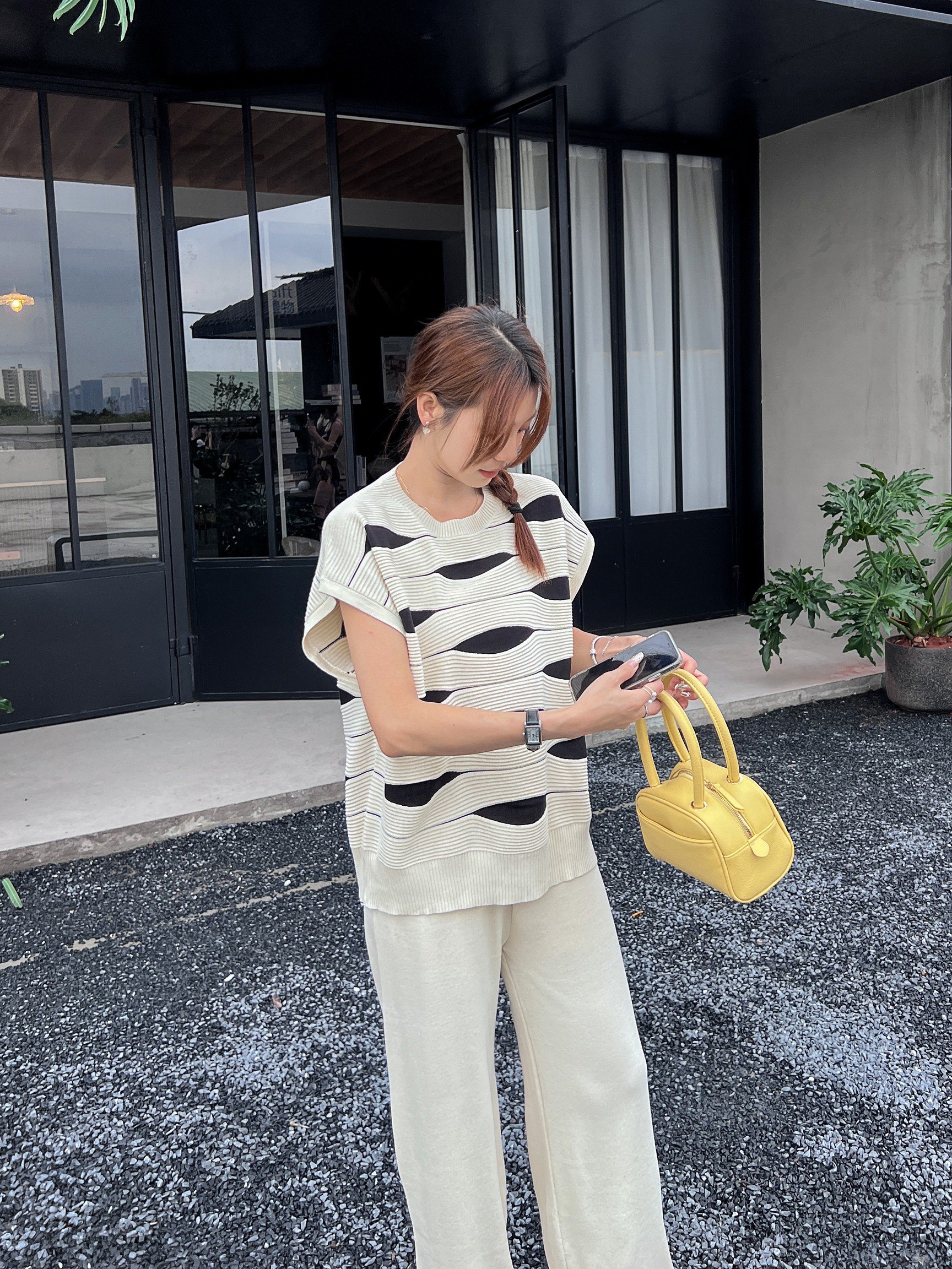 Boutique Wholesale 2024 Summer New Loose Design Round Neck Knitted Vest Fashionable Wide Leg Pants Women's Set