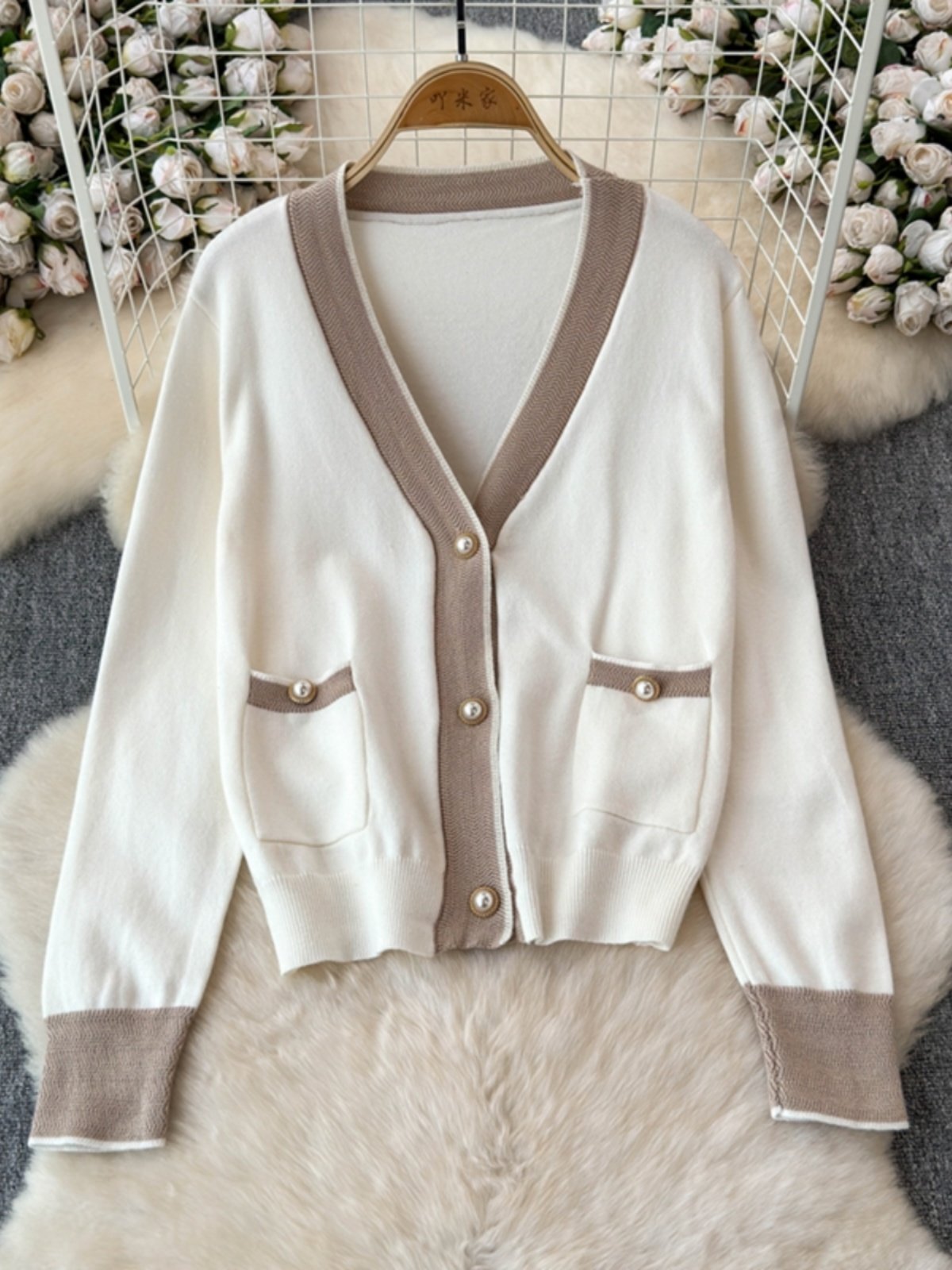 Boutique Wholesale 2024 Autumn New Fashionable V-neck Long Sleeved Jacket High Waist Slimming Half Skirt Women's Set