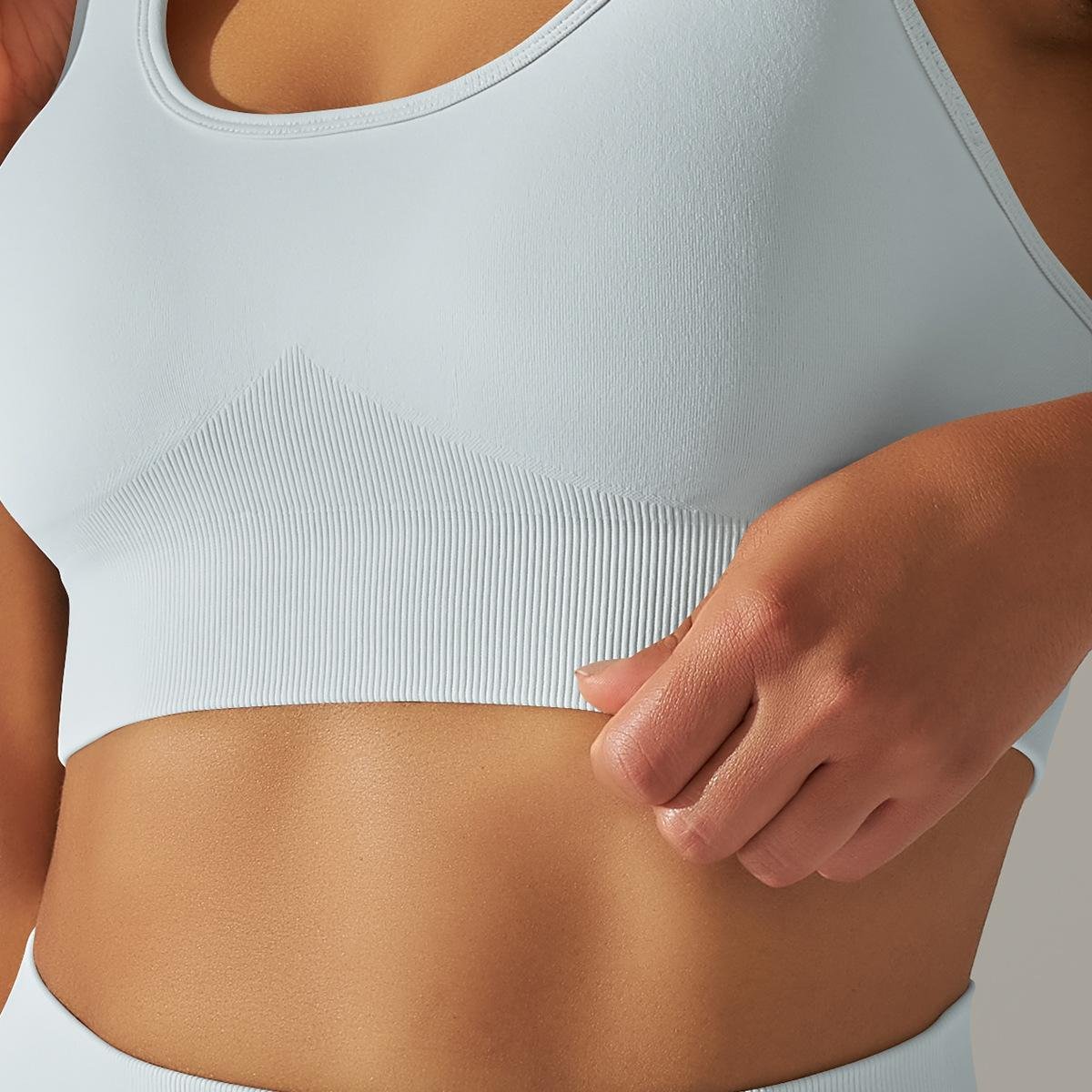 Women's Seamless Gym Fitness Yoga Sports Sets Halter Neck Bra Elastic Waist Shorts Lightweight Four-Way Stretch Workout Wear