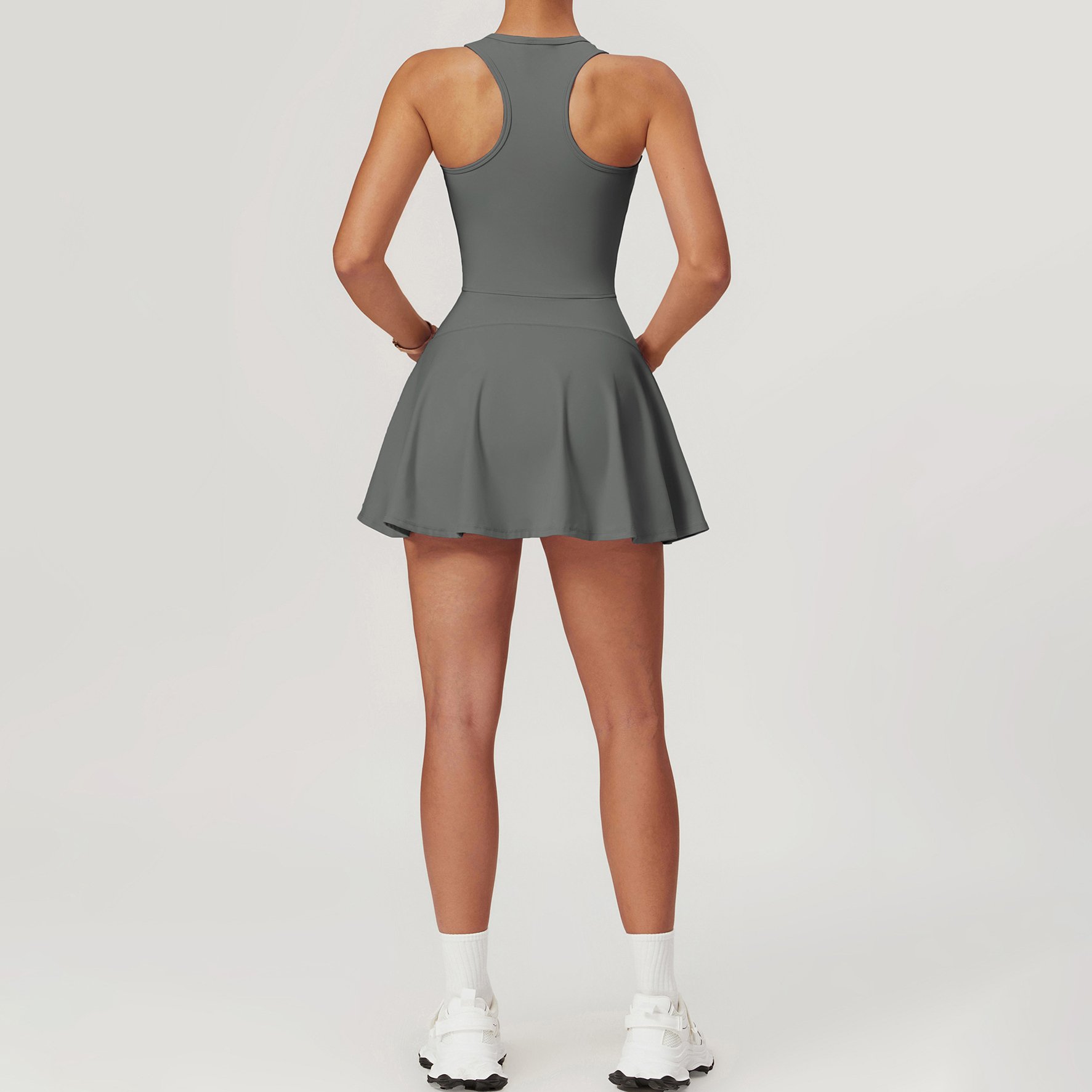 YIYI Sportswear Manufacturer With Padded Tennis Wear Sexy Half Zipper Sleeveless Workout Rompers Quick Dry Sport Wear Woman Sets