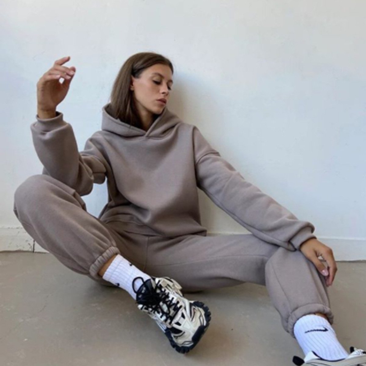 New Custom Solid Color Outdoor Gym Thickened Sports Leisure 2 Pieces Hoodie Trousers Women Sweatpants Set Sportswear