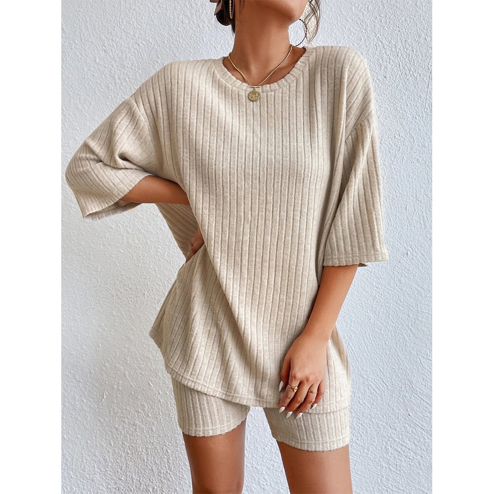 Customized Women's Sets Middle Sleeve Outfit Solid Color Shirt And Shorts