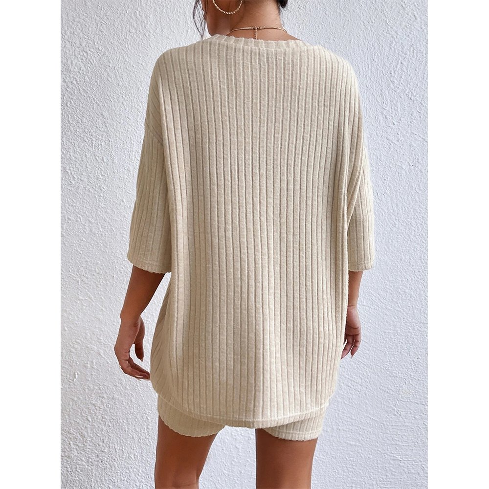 Customized Women's Sets Middle Sleeve Outfit Solid Color Shirt And Shorts