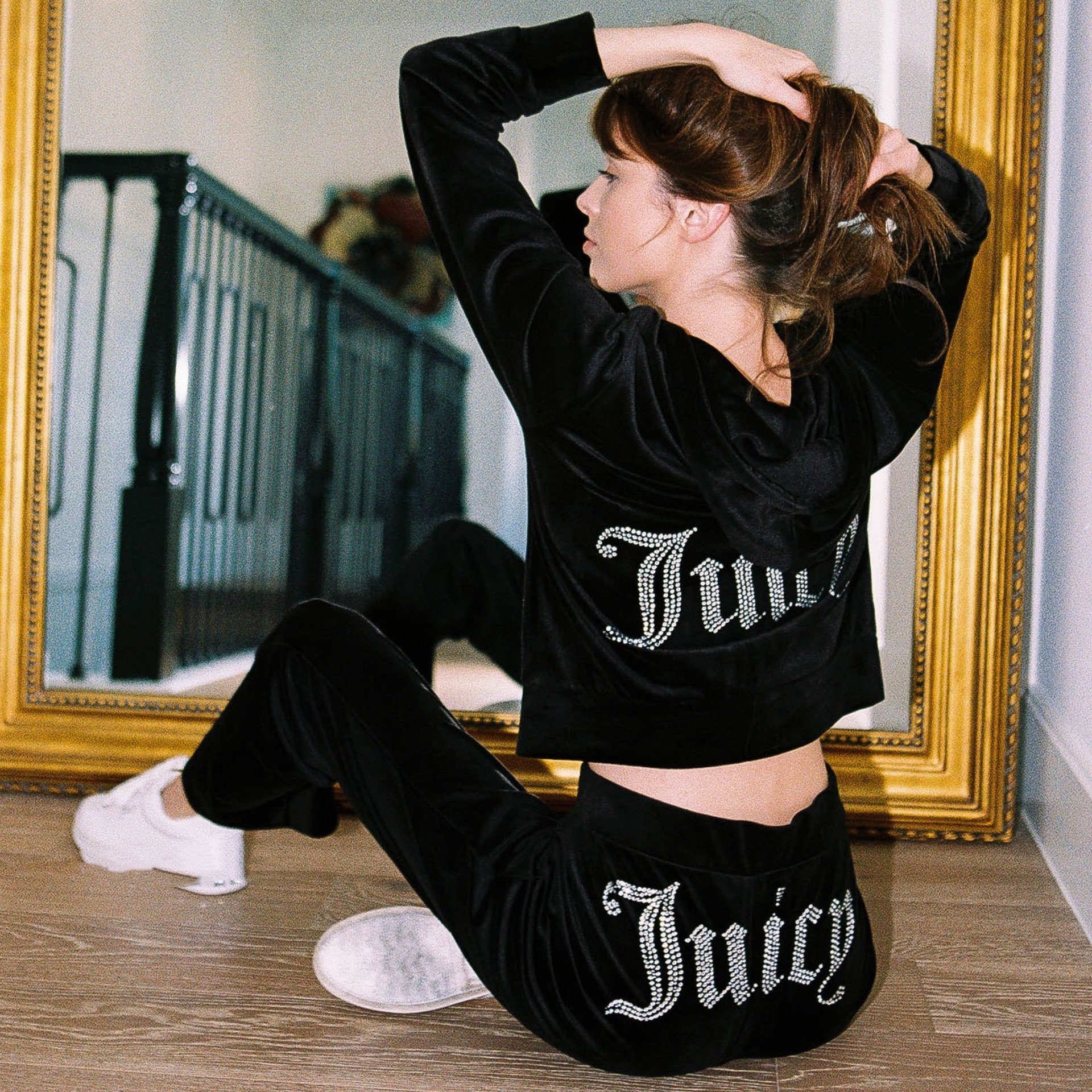 Factory Oem Sexy Slim Fit 2 Piece Custom Embroidery Logo Plain Zip Up Hoodie Tracksuits Outfits Plus Size Velvet Women'S Sets
