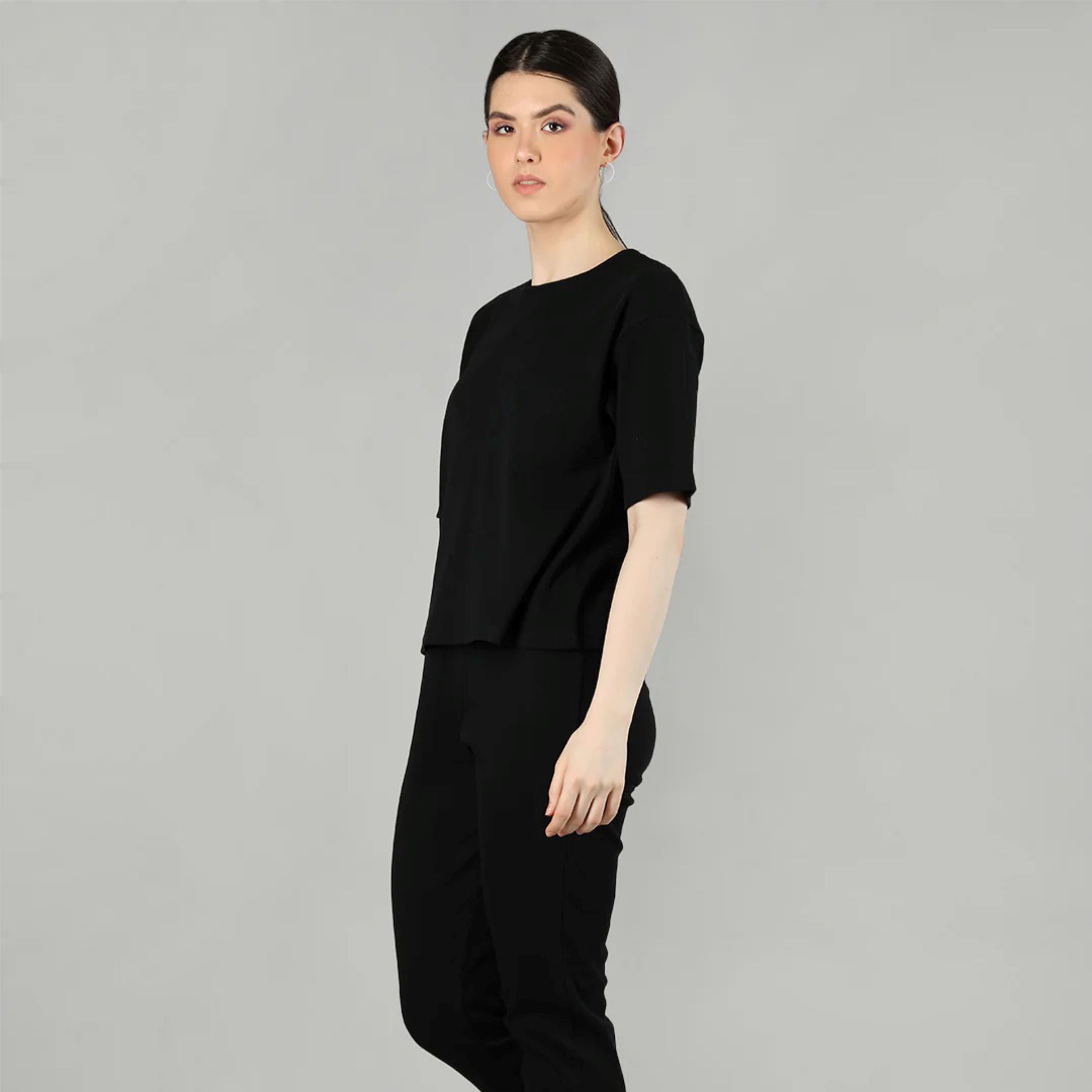 Fashionable Women's Co-Ord Set - Matching Two-Piece Outfit for a Coordinated and Stylish Look
