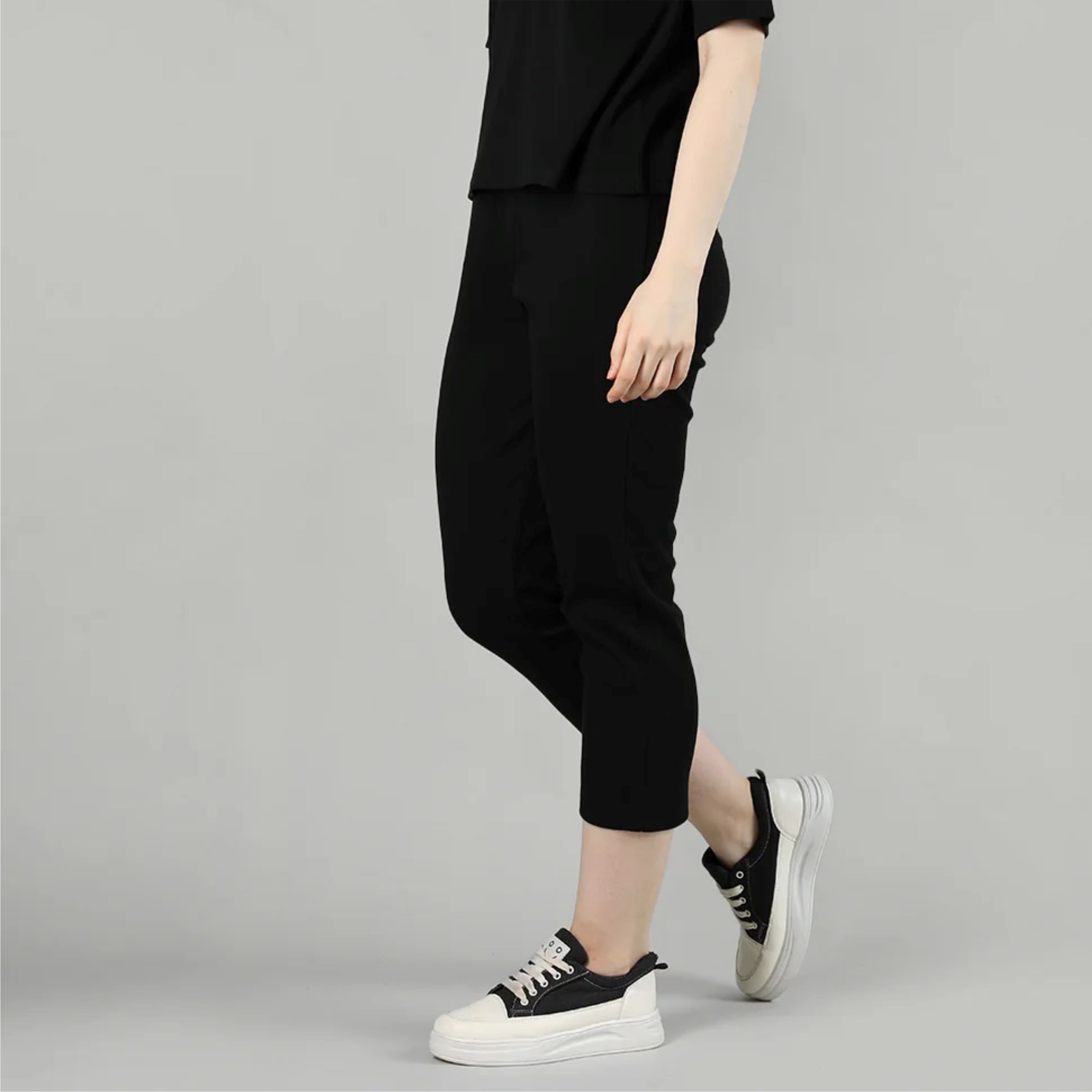 Fashionable Women's Co-Ord Set - Matching Two-Piece Outfit for a Coordinated and Stylish Look