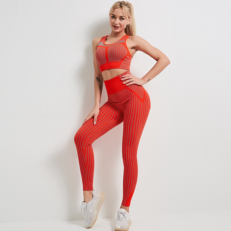 European and American seamless yoga wear two-piece women's hip-fitting fitness wear suit bra running sports vest suit
