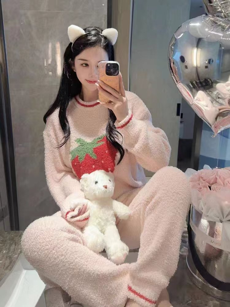 Women's Comfortable Warm Soft Cute Cartoon Strawberry Antistatic Pajama Set