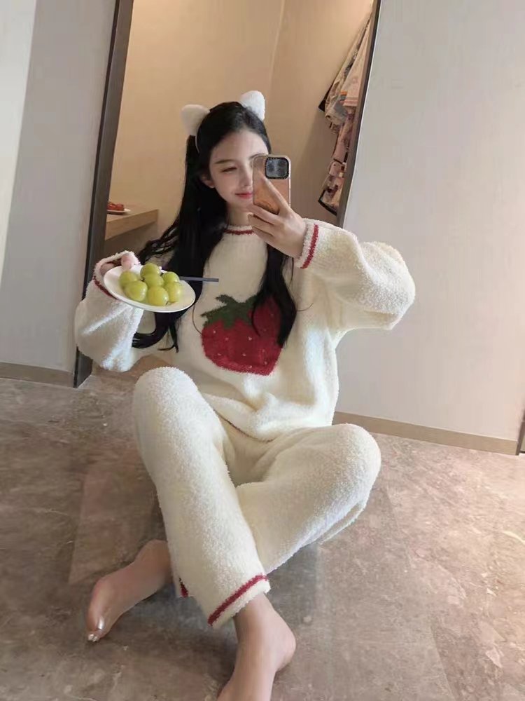 Women's Comfortable Warm Soft Cute Cartoon Strawberry Antistatic Pajama Set