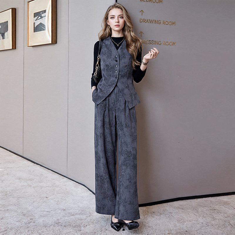 Custom Autumn and Spring New Round Neck Long Sleeves Tops Vest Jacket Long Pants Three Piece Set 3 piece women's sets 2024