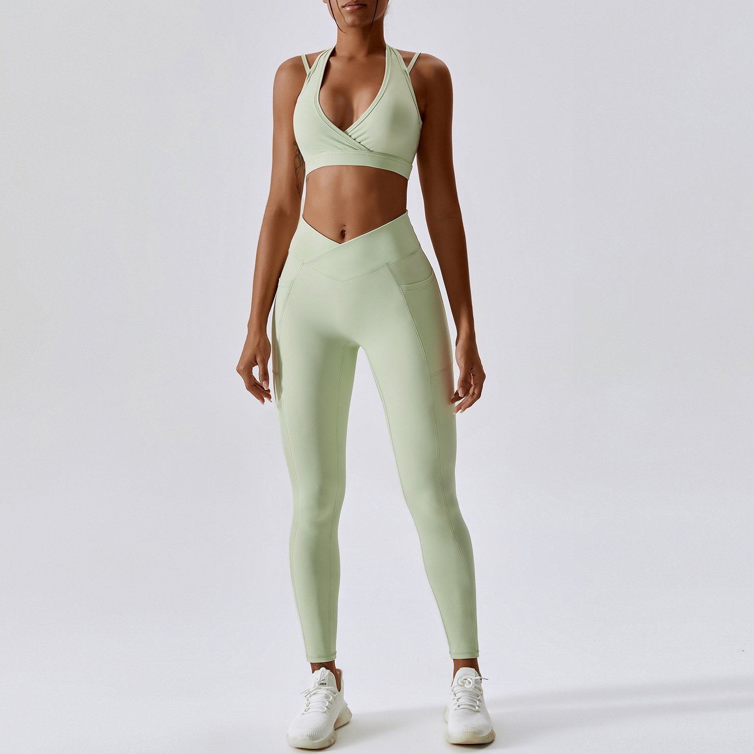 Gym Wear Fitness Workout Activewear Gym Seamless Halter Sports Bra Nylon 2 Piece Yoga Athletic Wear Set For Women