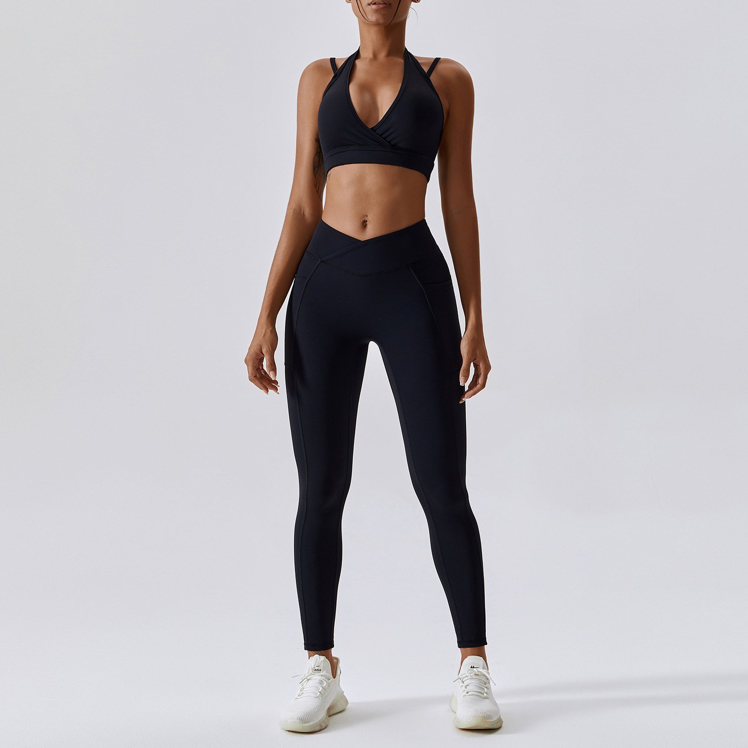 Gym Wear Fitness Workout Activewear Gym Seamless Halter Sports Bra Nylon 2 Piece Yoga Athletic Wear Set For Women