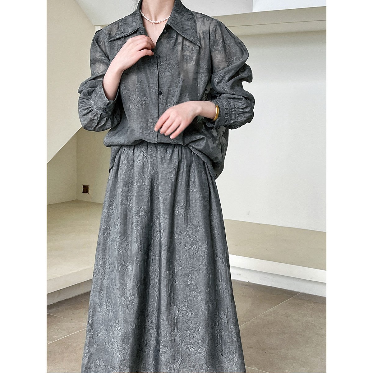 Boutique Wholesale 2024 Autumn New Fashionable Lightweight Sunscreen Shirt Skirt Women's Set