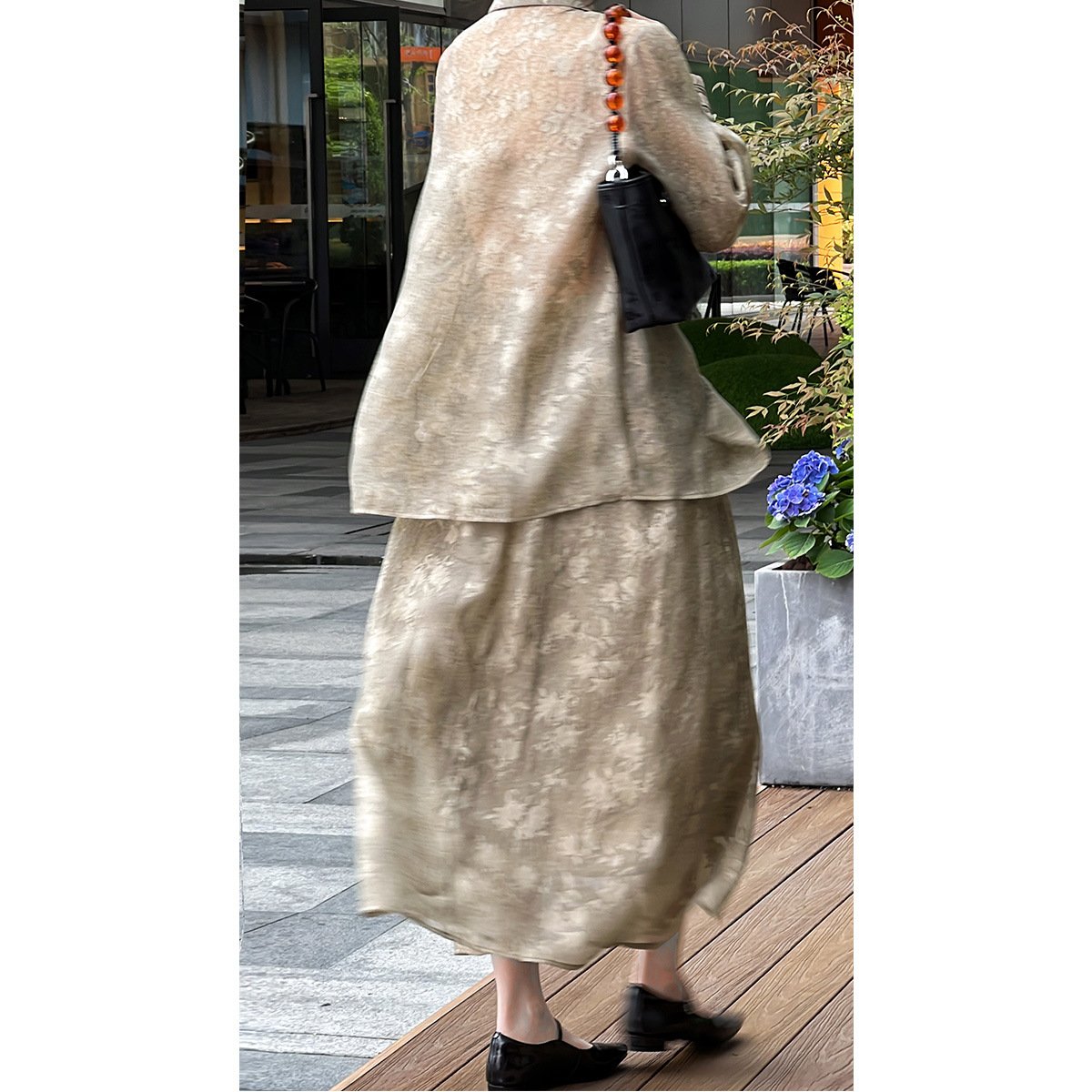 Boutique Wholesale 2024 Autumn New Fashionable Lightweight Sunscreen Shirt Skirt Women's Set