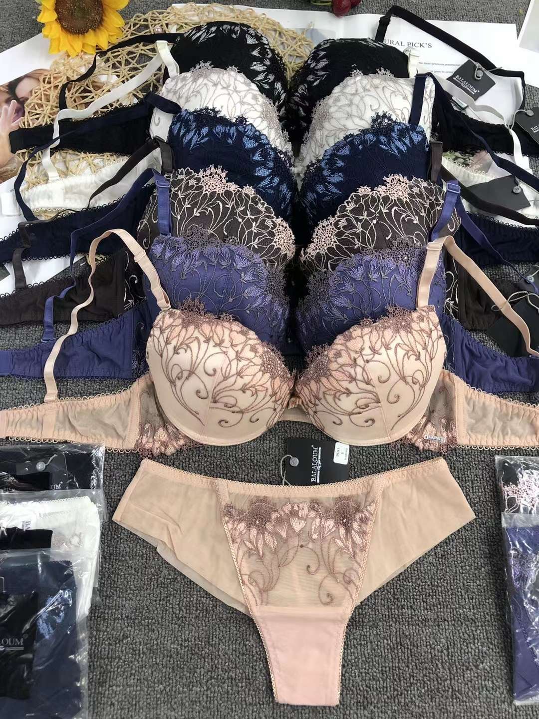 Hot Sale Bra And Panties Women Sexy Solid Color Underwear Push Up Lace Bra Set Girl Lady Women Decorated With Lace Underwire Red
