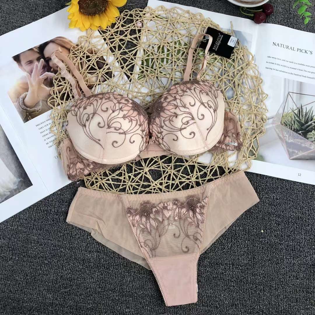 Hot Sale Bra And Panties Women Sexy Solid Color Underwear Push Up Lace Bra Set Girl Lady Women Decorated With Lace Underwire Red