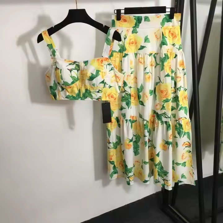 2024 summer new women's set full of printed rose flower print strapless halter top + high waist mid-length skirt