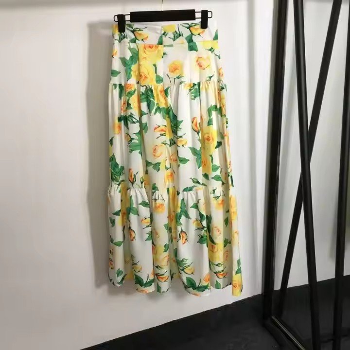 2024 summer new women's set full of printed rose flower print strapless halter top + high waist mid-length skirt