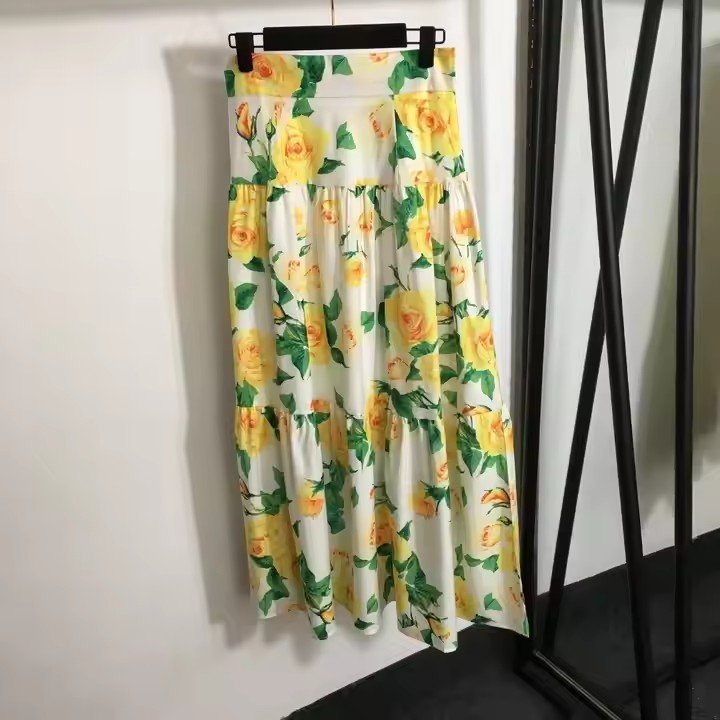 2024 summer new women's set full of printed rose flower print strapless halter top + high waist mid-length skirt