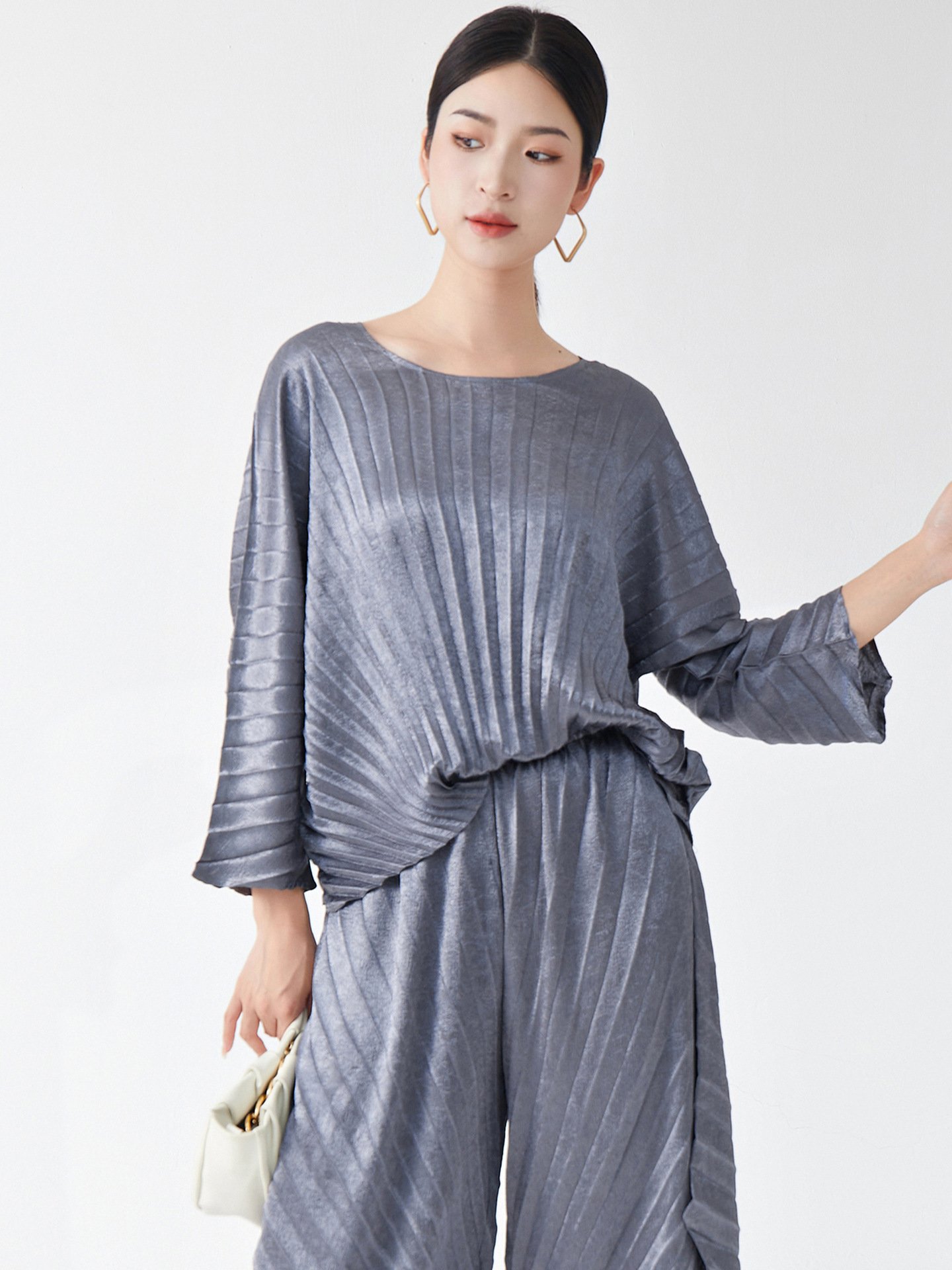 Elegant Korean Style O-Neck Women's Set Pleated Cropped Pants & Loose Fit Top Comfortable & Stylish