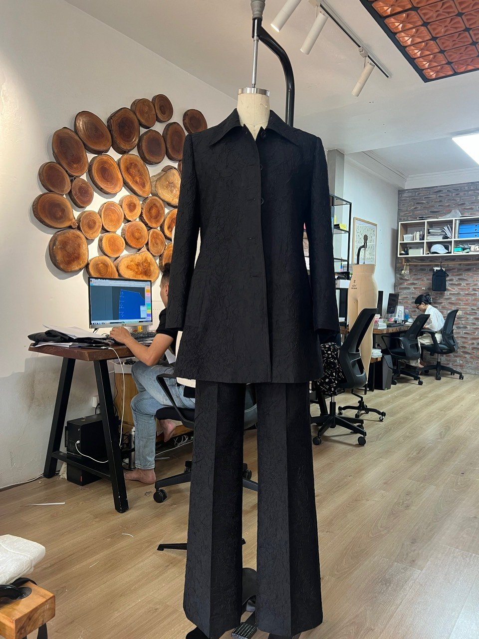 Ready To Ship Women'S Flared Pants Formal Style Custom Tags Nina Flared Pant High-Quality Fabric Whiteant Vietnam Factory