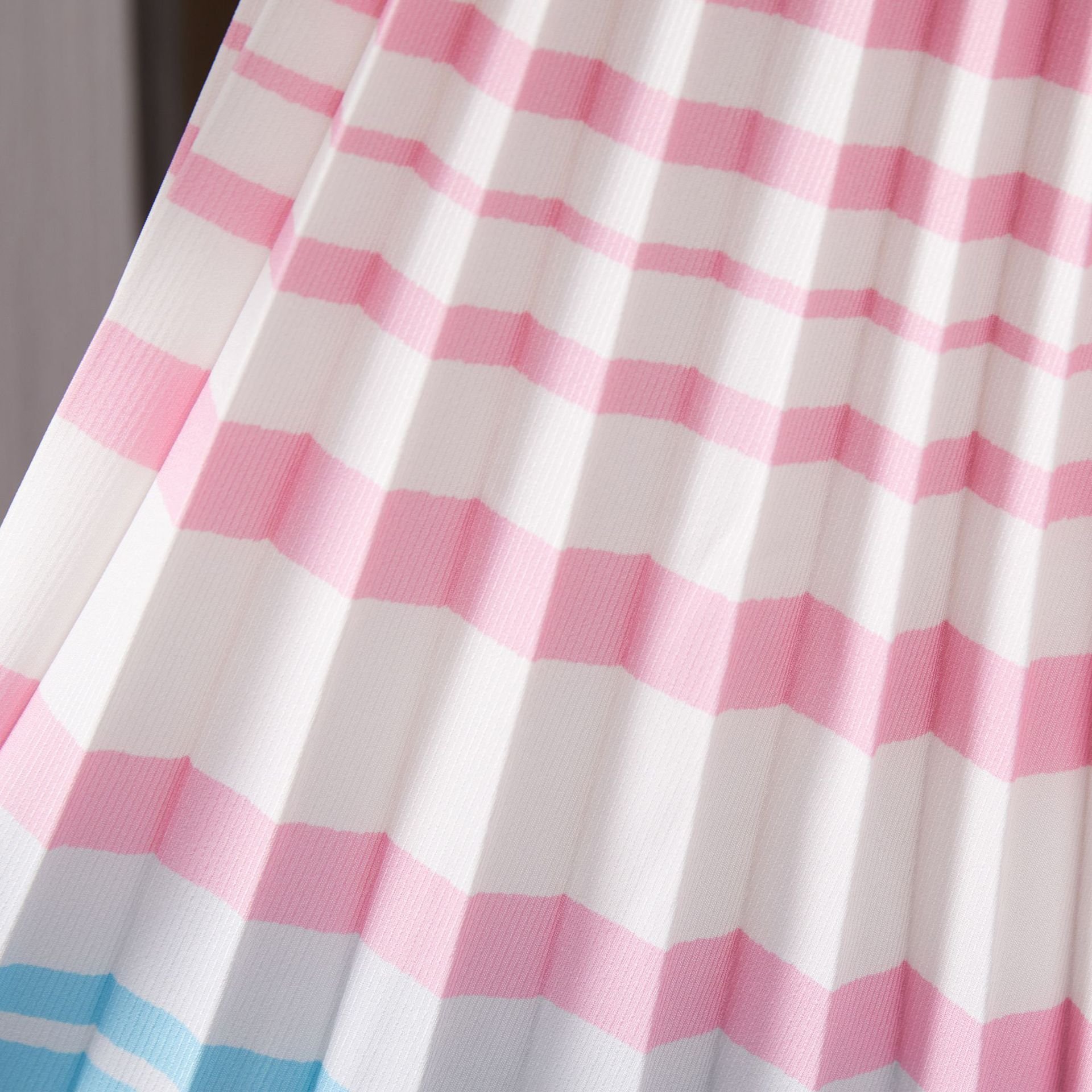 High Quality Woman Fashion Two Piece Sets Long Sleeve Pleated Stretch Elastic Top And Printed Pleated Skirt 2 Piece Set