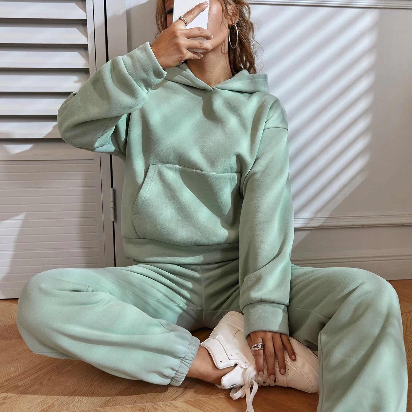 High Quality Solid Color Kangaroo Pocket Simple Style Drop Shoulder Hoodie Clothing Manufacturers Custom Design Women Hoodie Set