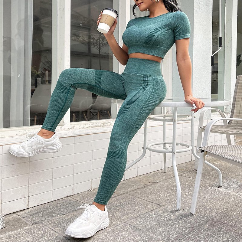 New Fashion Women's Nylon Sportswear Sexy High Waist Yoga Set Seamless Breathable Quick Drying Short Sleeves Custom Gym Fitness