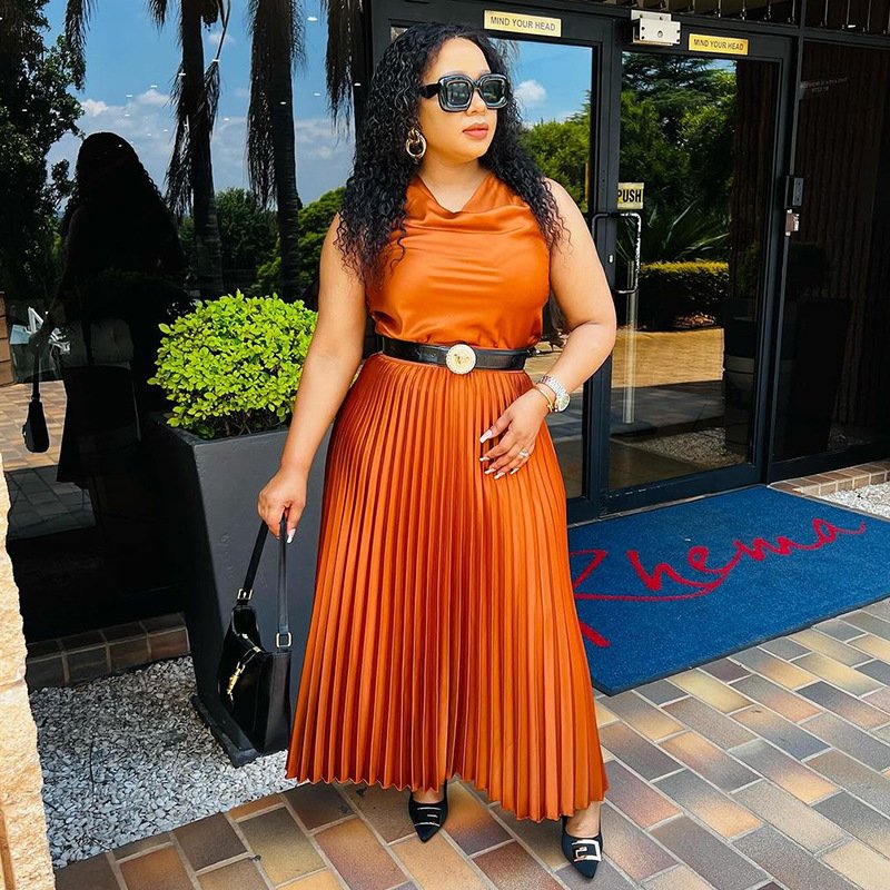 New women's clothing fashionable ladies dress set casual solid color sleeveless top pleated skirt women's sets
