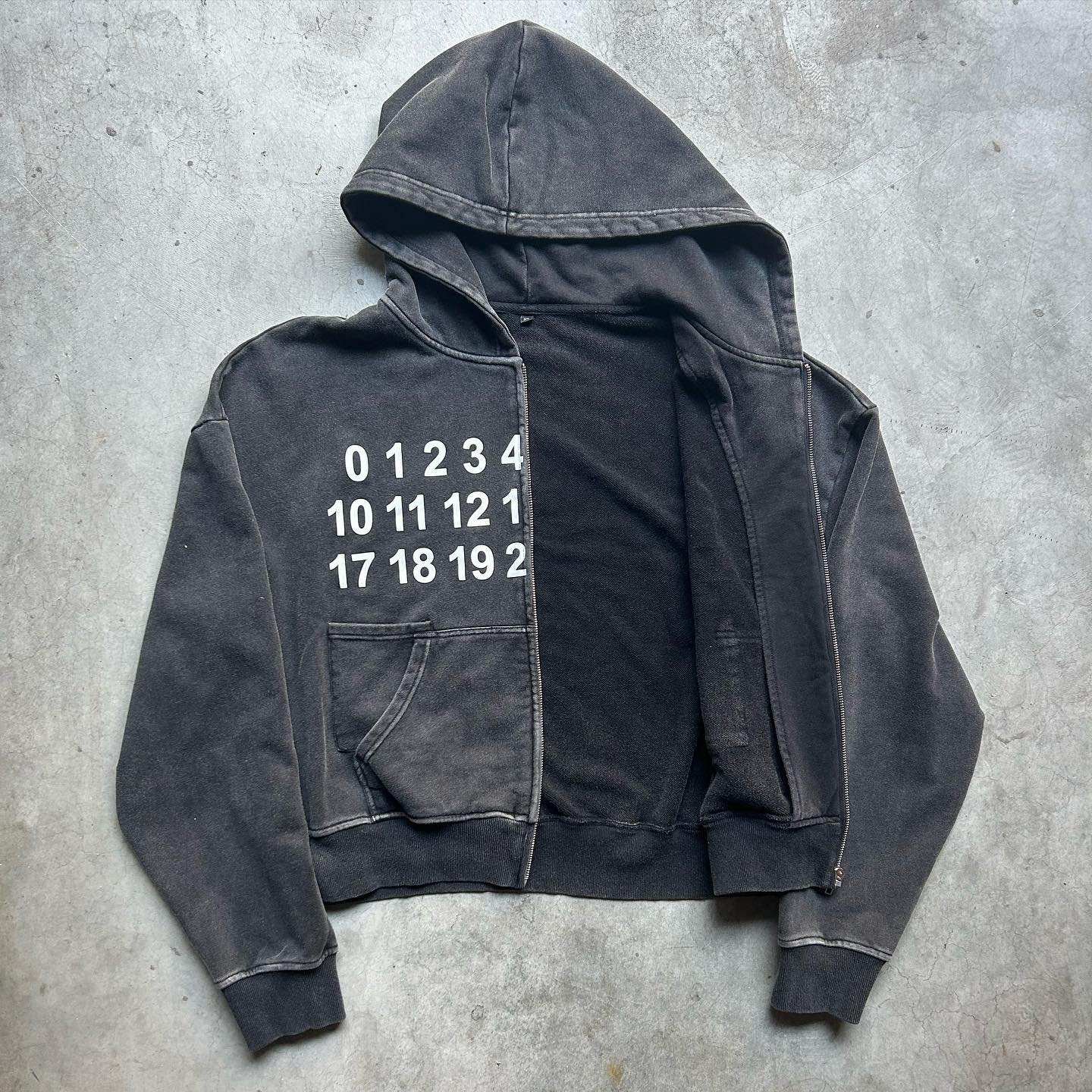 OEM Custom manufacturer wholesale 500 gsm oversized black screen print men vintage zip up acid wash cropped hoodie