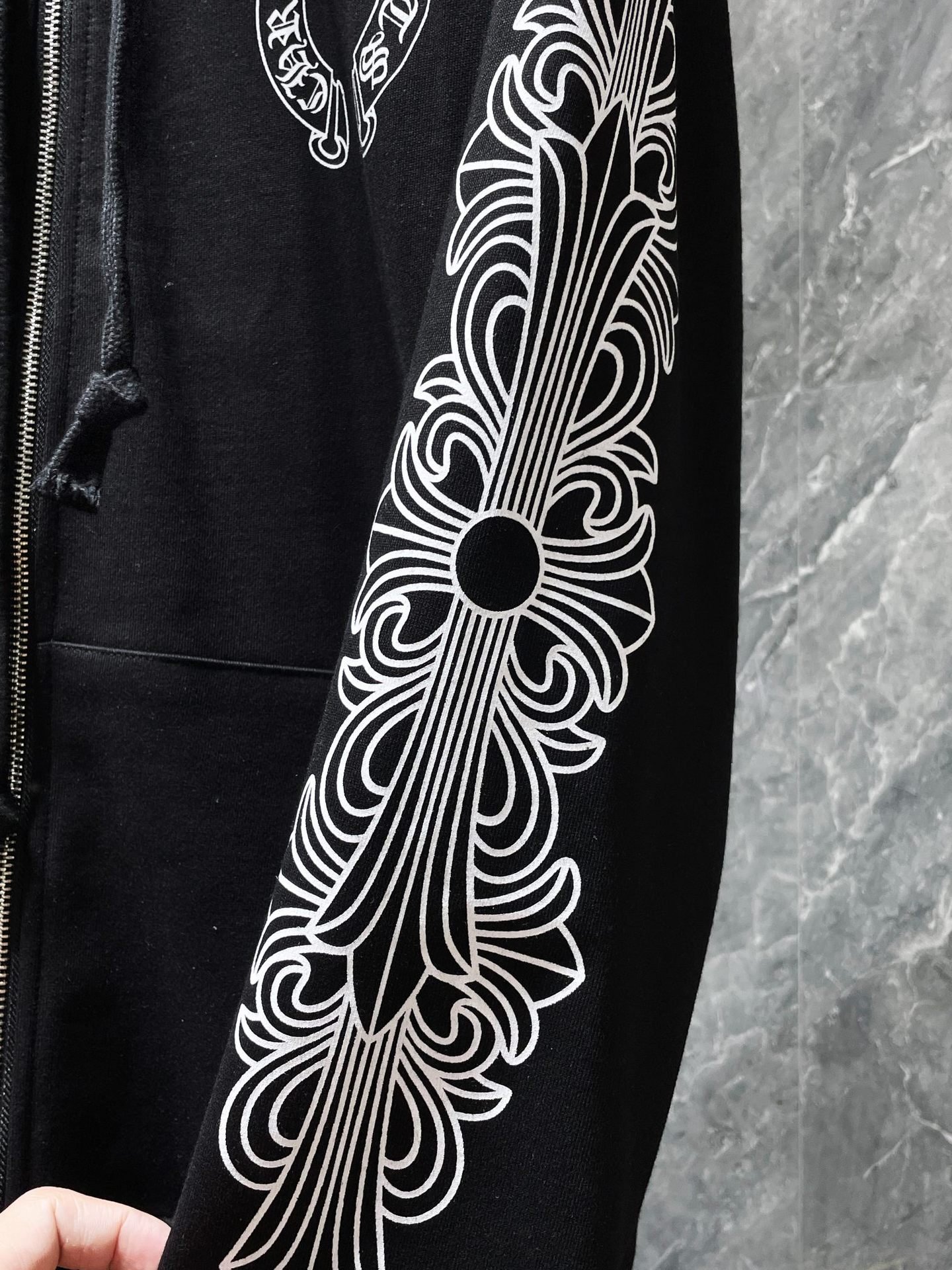 2024 Luxury Hearts Chrome Casual Brand High Quality Hoodie The Latest Designer Fashion Long Sleeve Neutral Printed Cotton