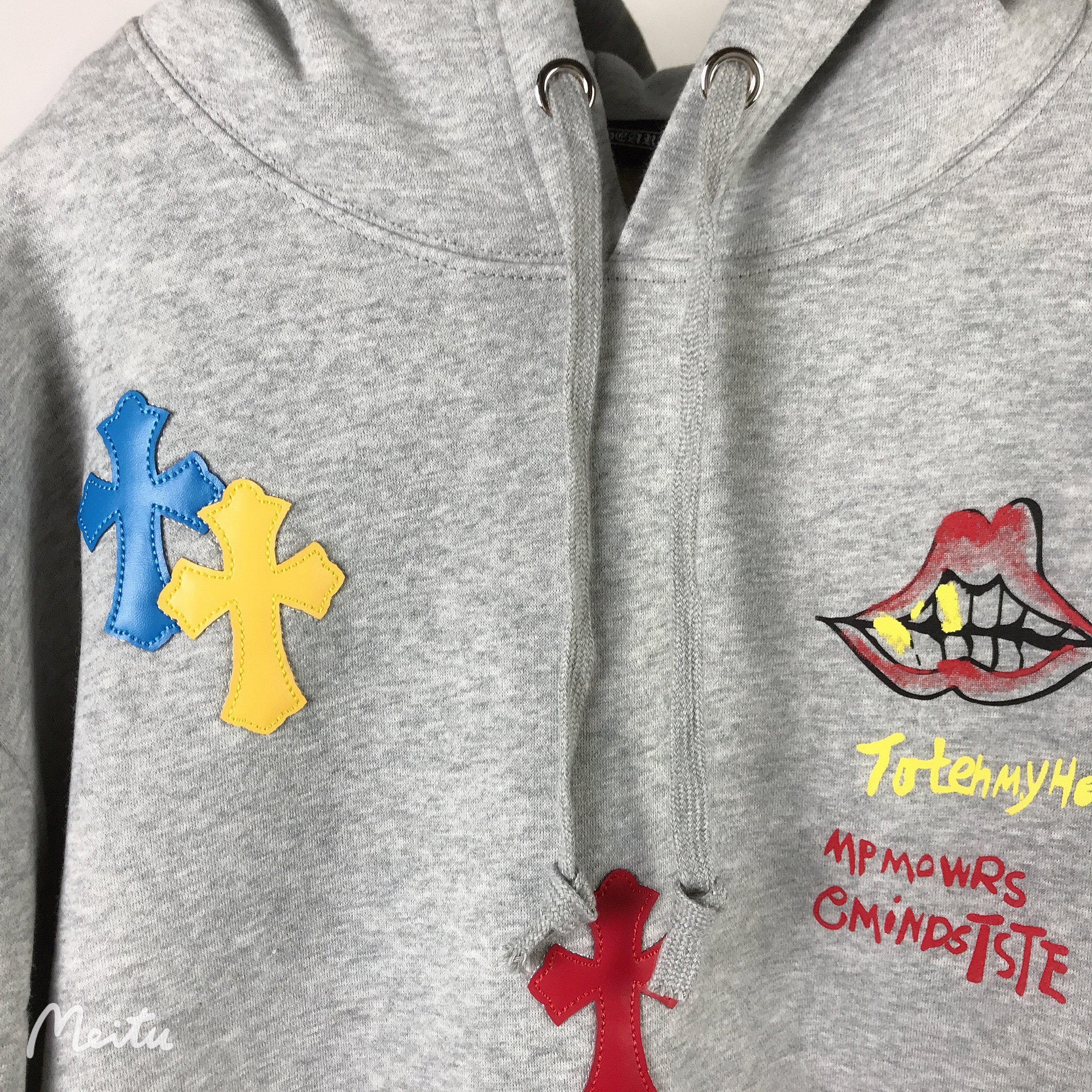 2024 Classic Hearts Chrome Correct Edition Colourful Cross Patchwork Leather Sanskrit Hand Painted Graffiti Sweatshirt
