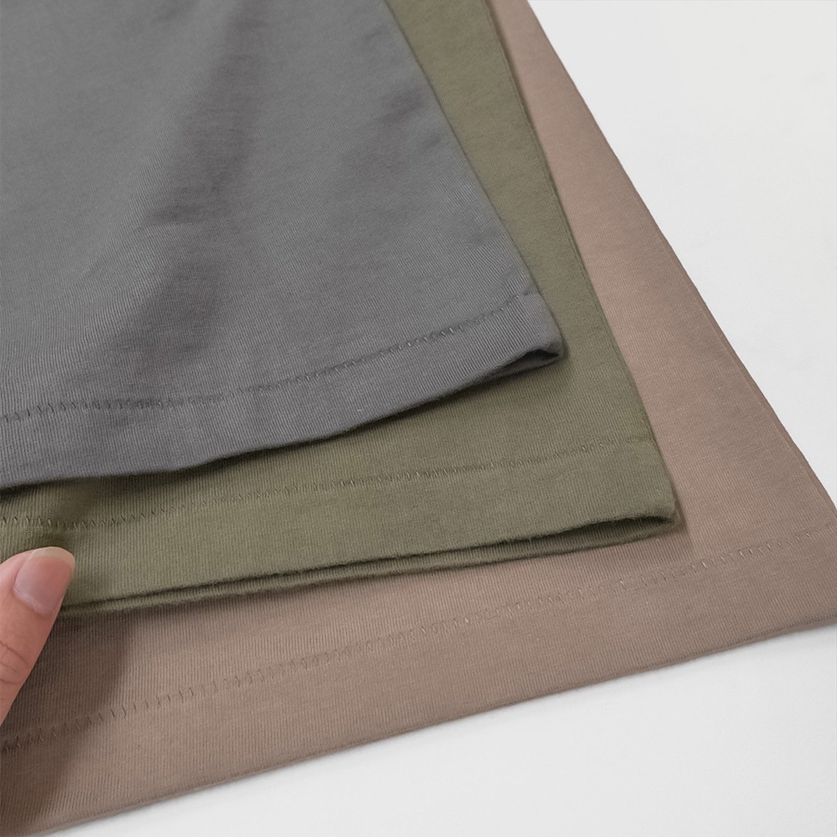 Solid color washed and worn-out base short sleeved men's T-shirt made of 100% cotton, with a comfortable, simple and fashionable