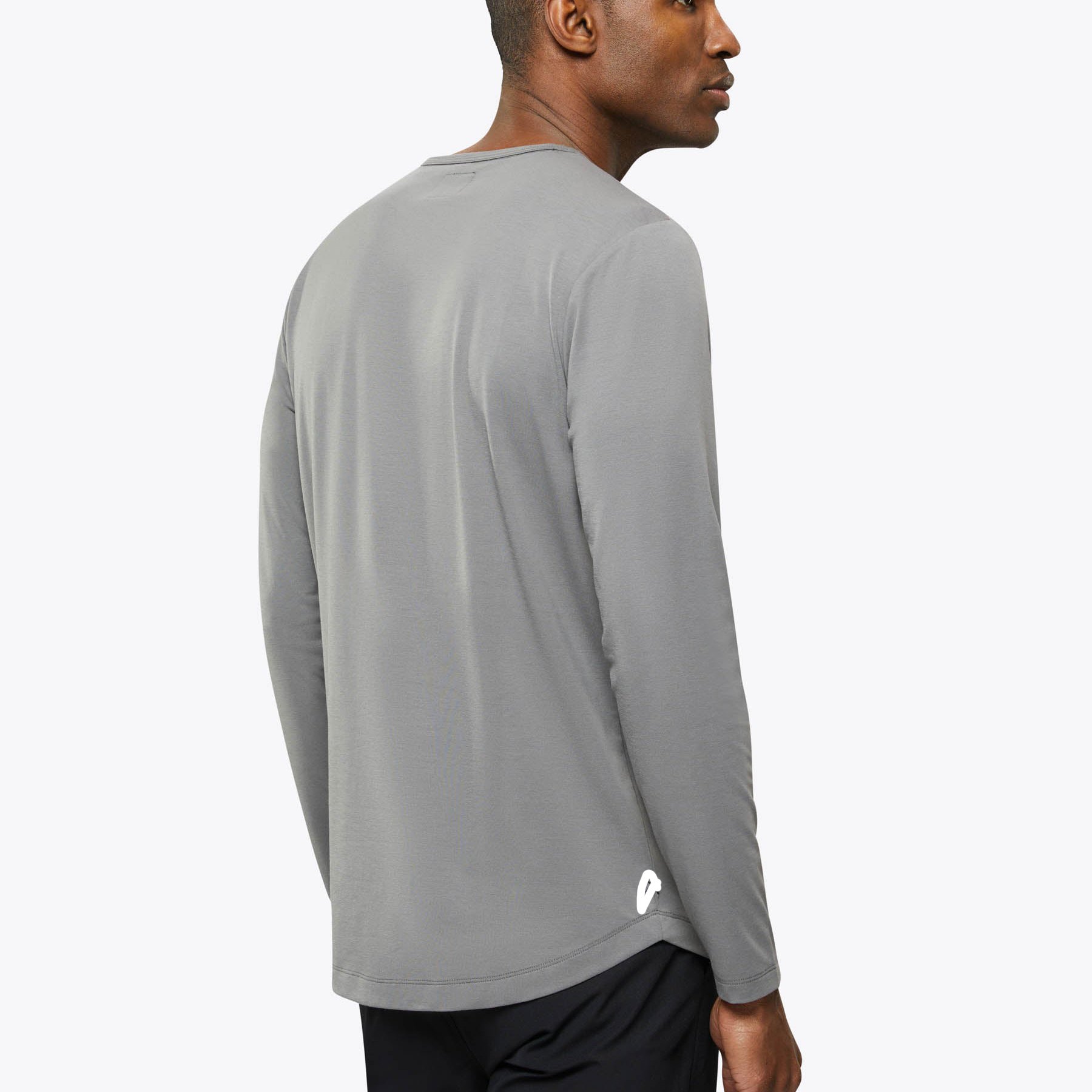 Signature Fit Curve-Hem Bottom Cut To Eliminate Constriction Around The Hip Long Sleeves Curve Hem T-Shirt