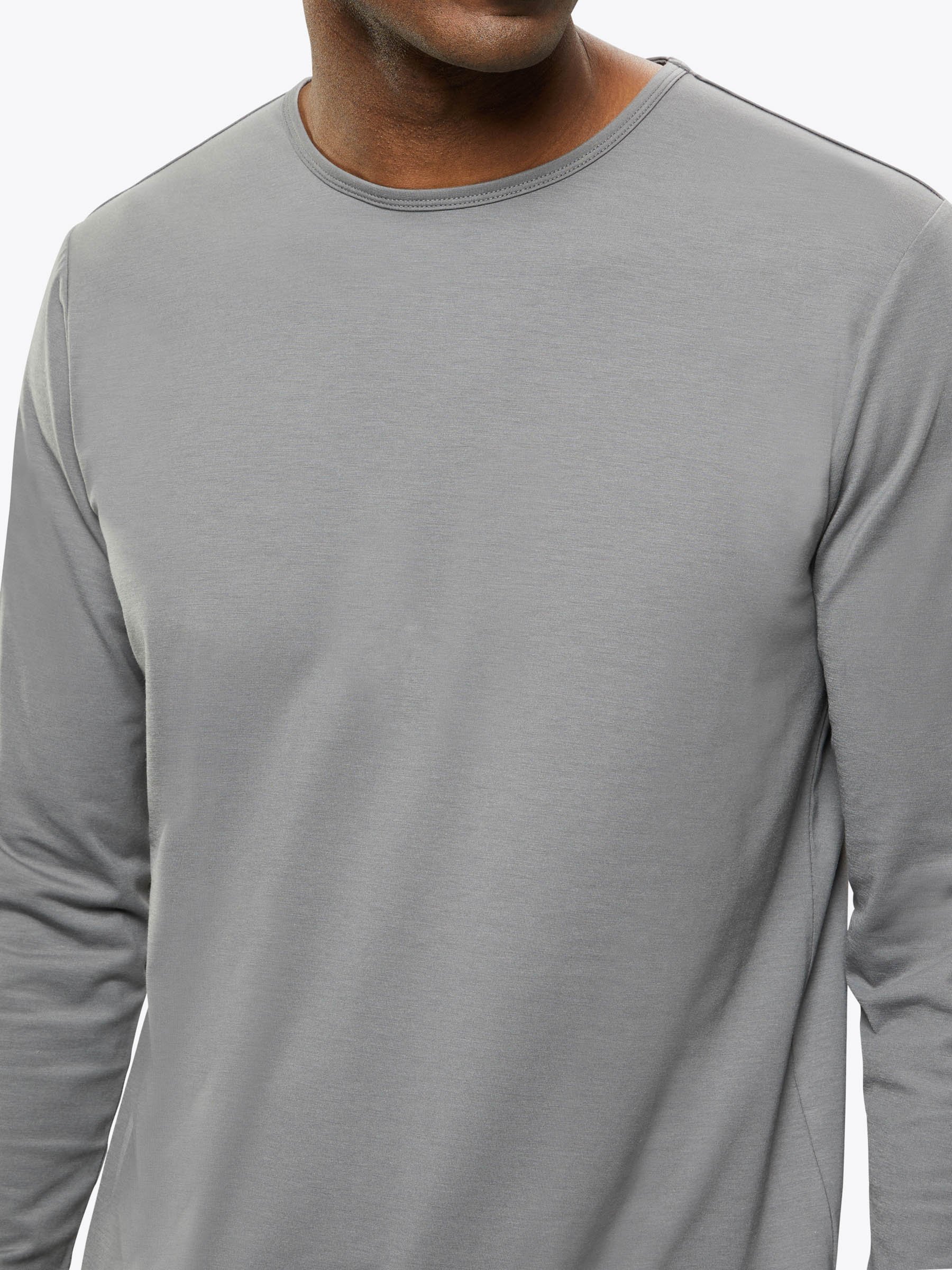 Signature Fit Curve-Hem Bottom Cut To Eliminate Constriction Around The Hip Long Sleeves Curve Hem T-Shirt