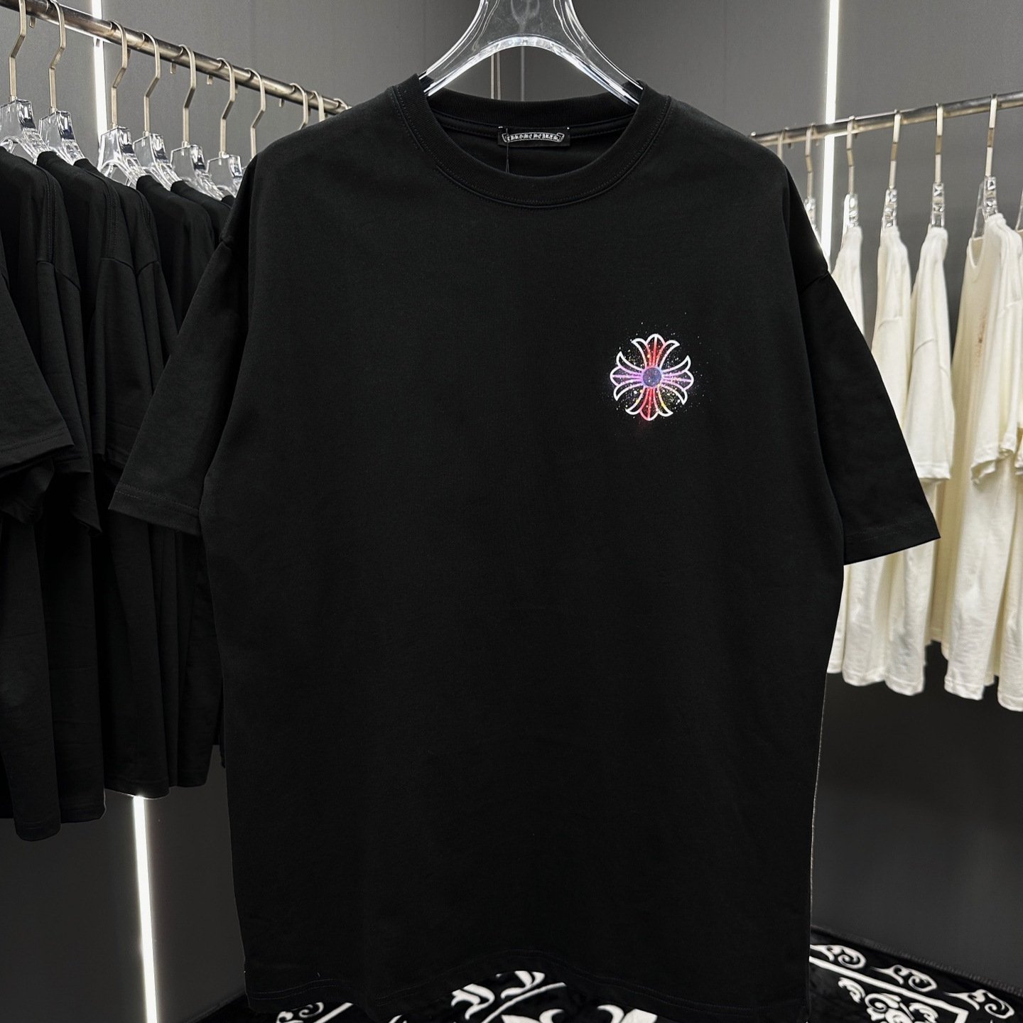Wholesale 2024 New Luxury Brand Heart chrome embroidered Sanskrit cross airbrushed 100% cotton men and women sleeve T-shirt
