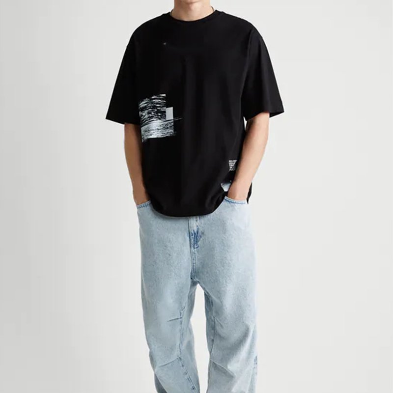 black tee customized logo design soft feel box fit drop shoulder Men T Shirt