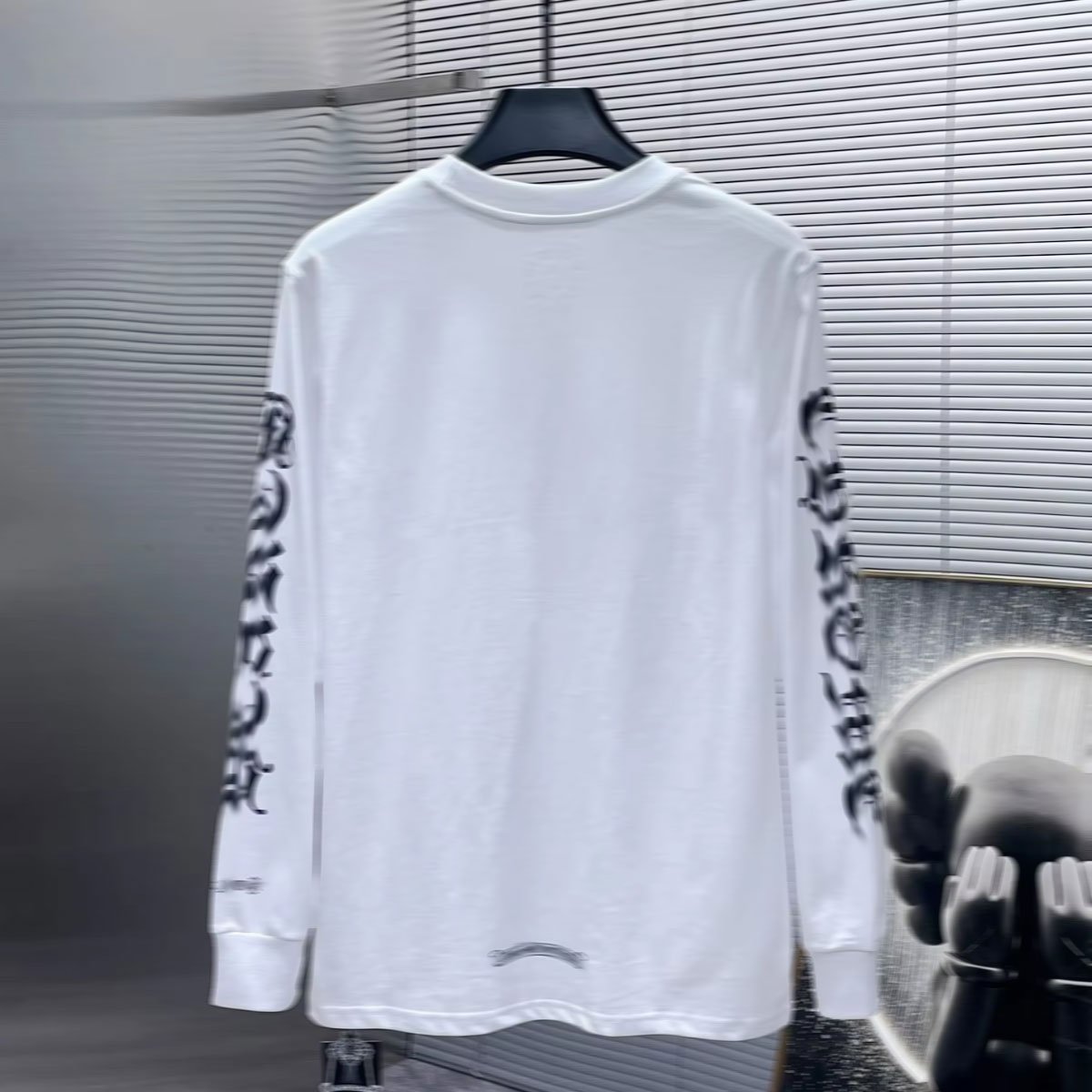 2024 Wholesale High Quality Heart Chrome Fall dress is a classic cross horseshoe flower arm long sleeve T-shirt