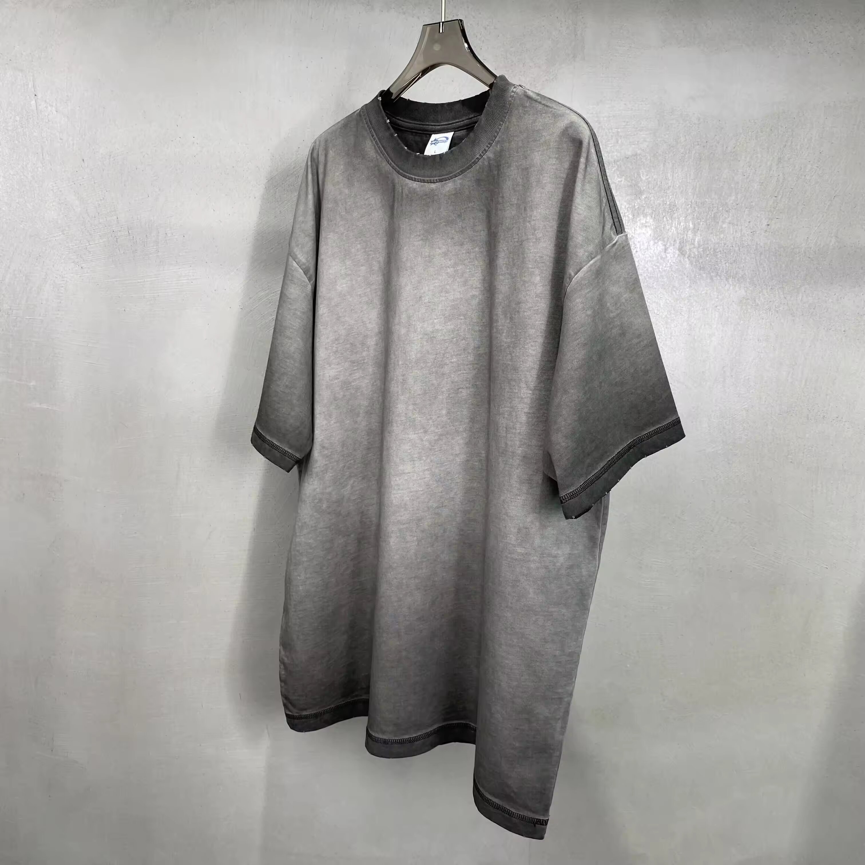 Oversized Men T Shirt Spray Print Vintage Washed Mens T Shirt Men Distressed Heavyweight Cotton Blank T Shirt